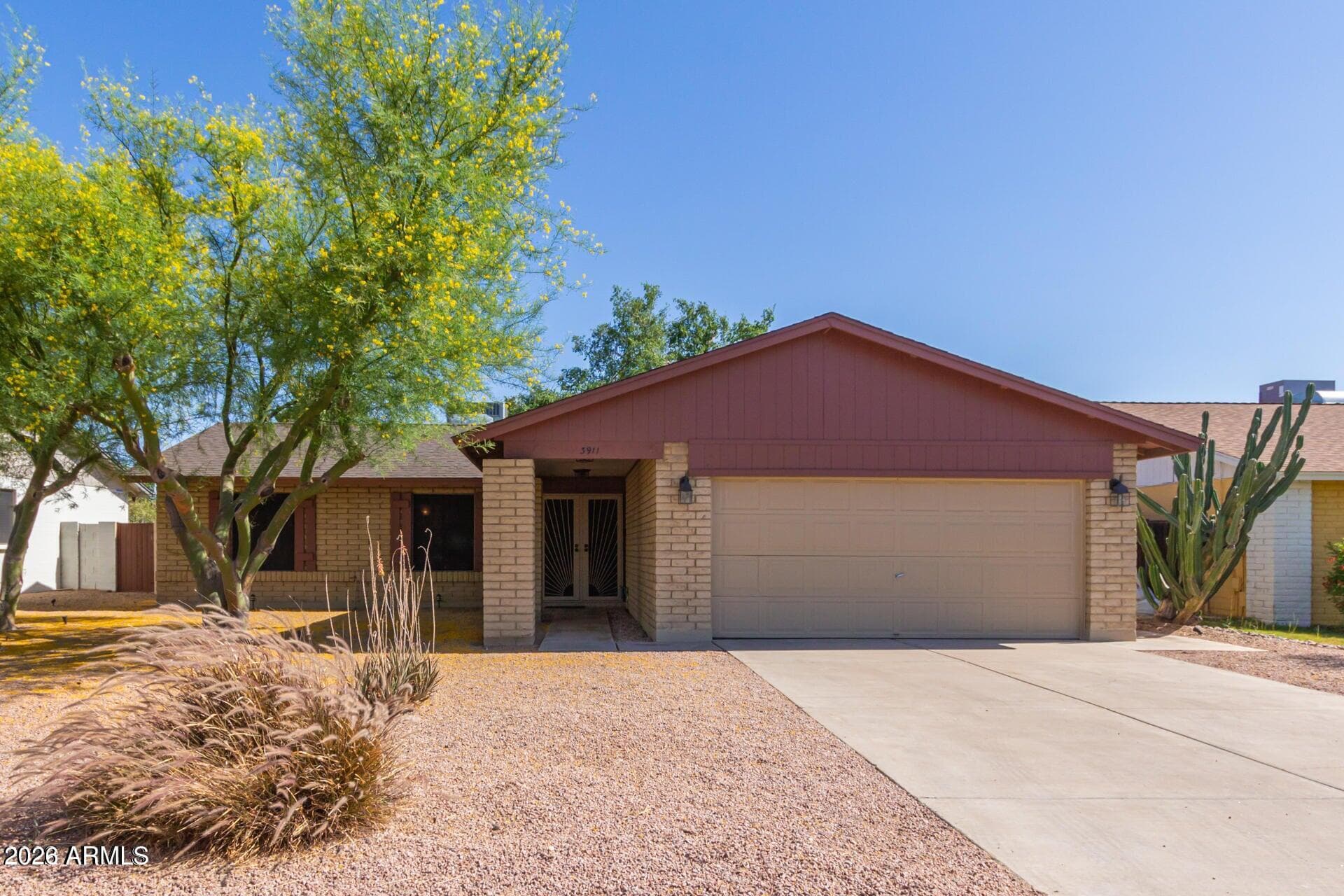 3911 W Desert Cove Ave — photo 2