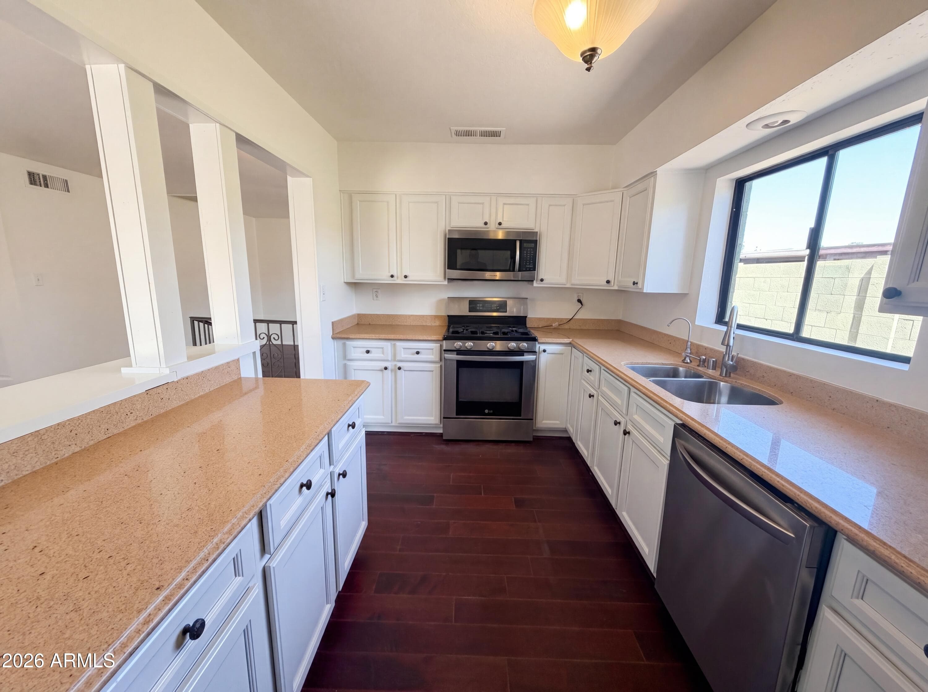 2326 W Paradise Dr — photo 2