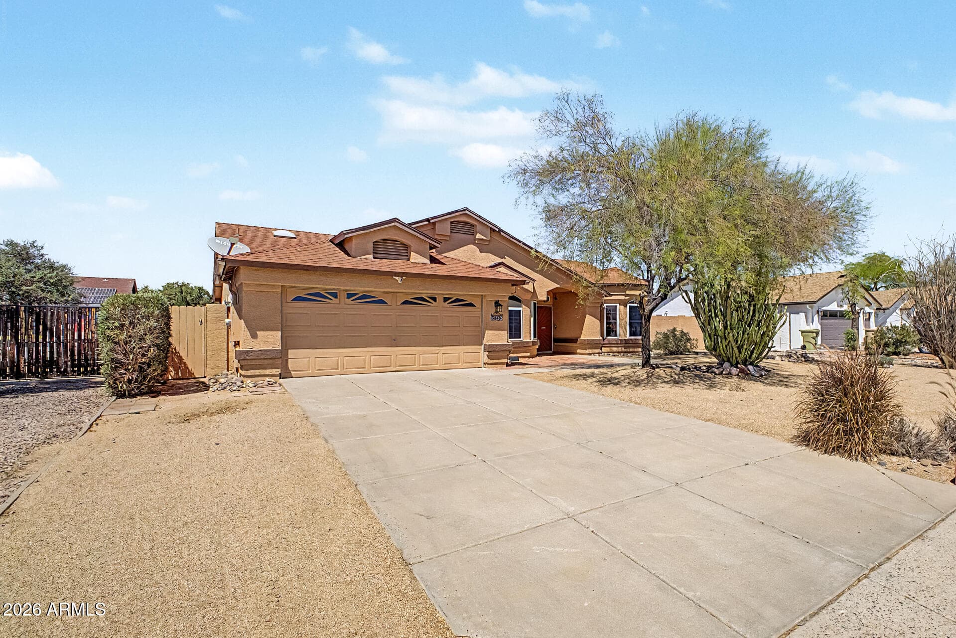 6138 W Paradise Ln — photo 1