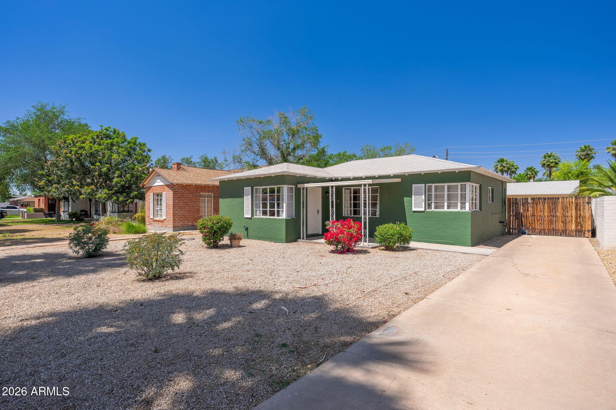 318 W Encanto Blvd — photo 2