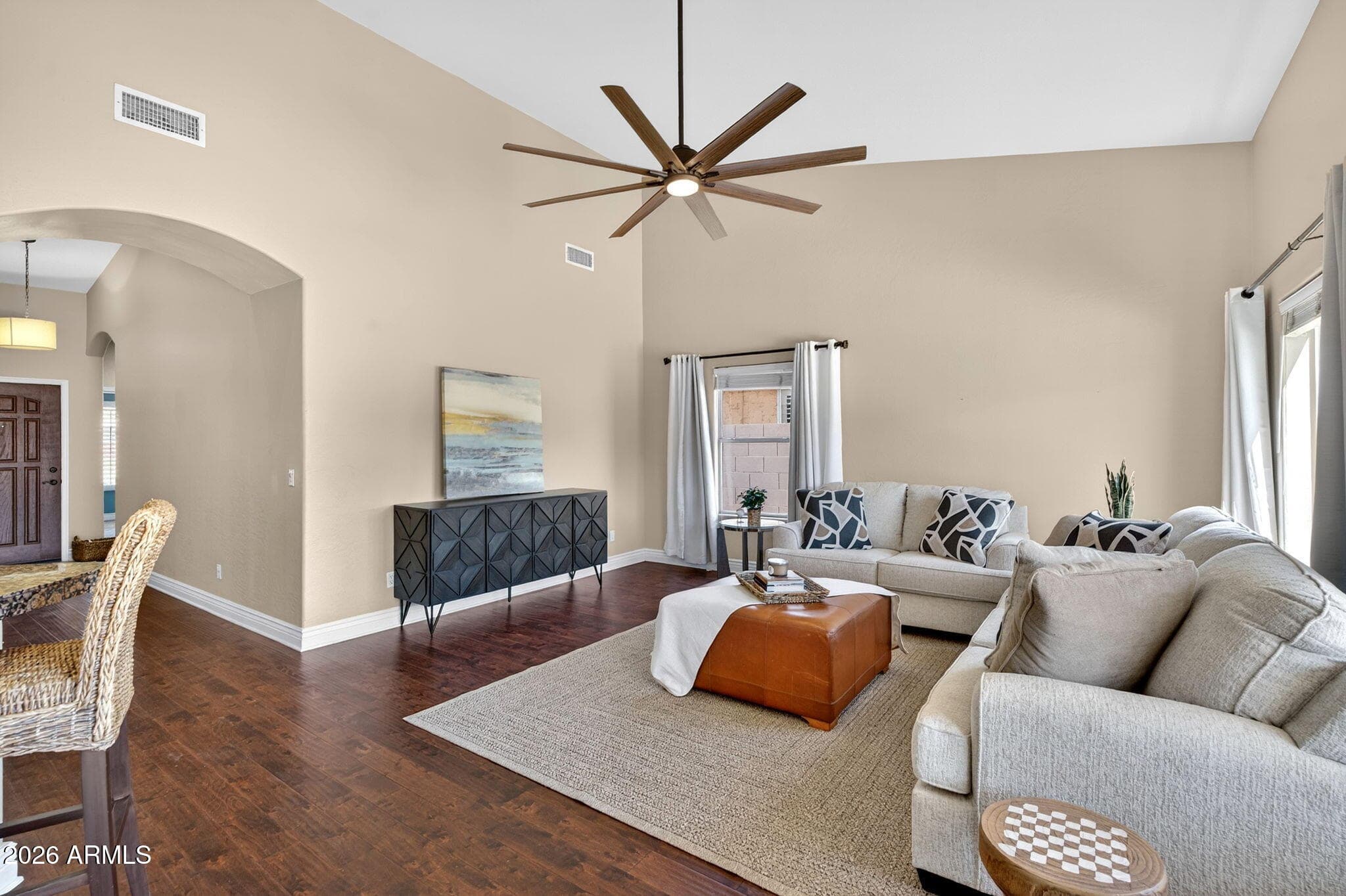 643 W Douglas Ave — photo 2