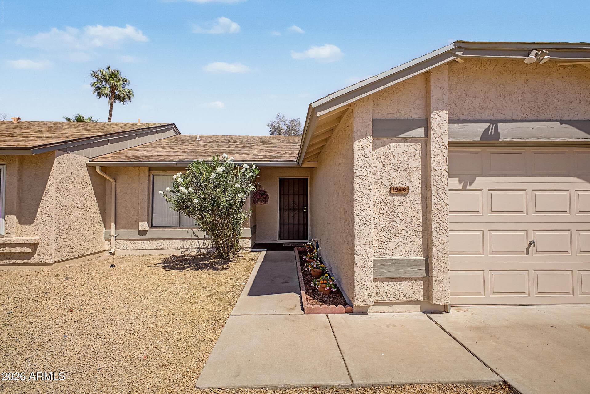 1946 E Grandview Dr — photo 1