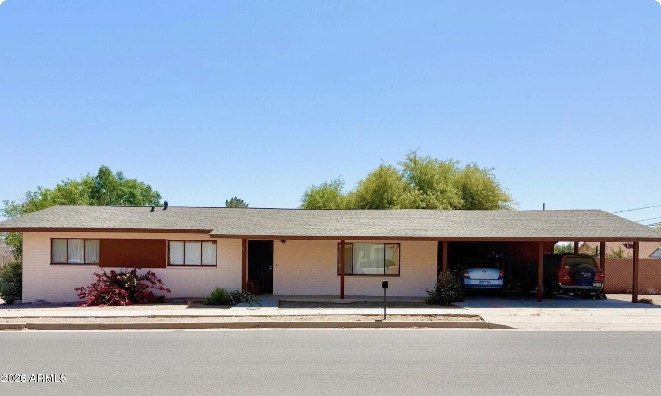 111 W APACHE ST - Photo 1