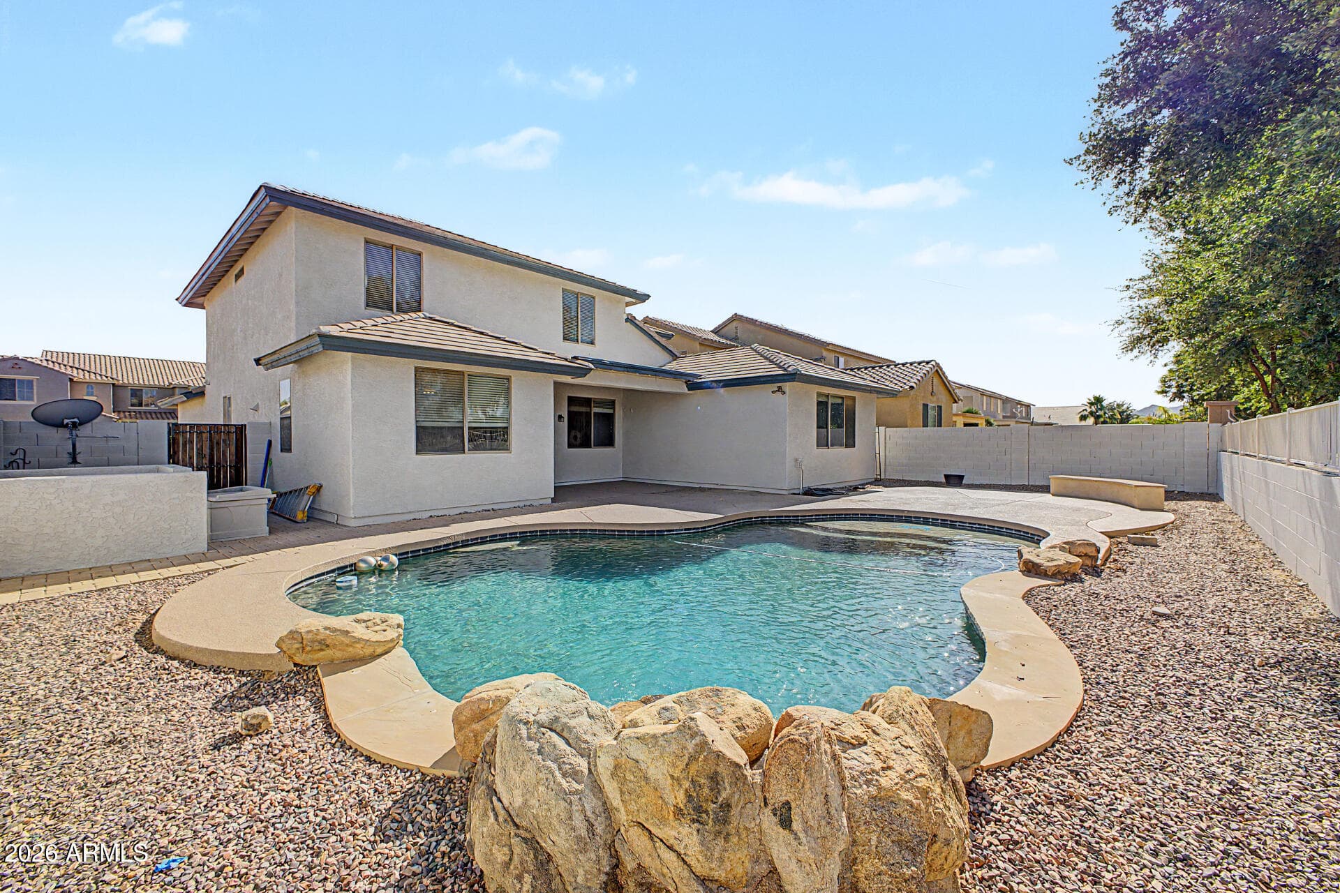 662 W Desert Canyon Dr — photo 1