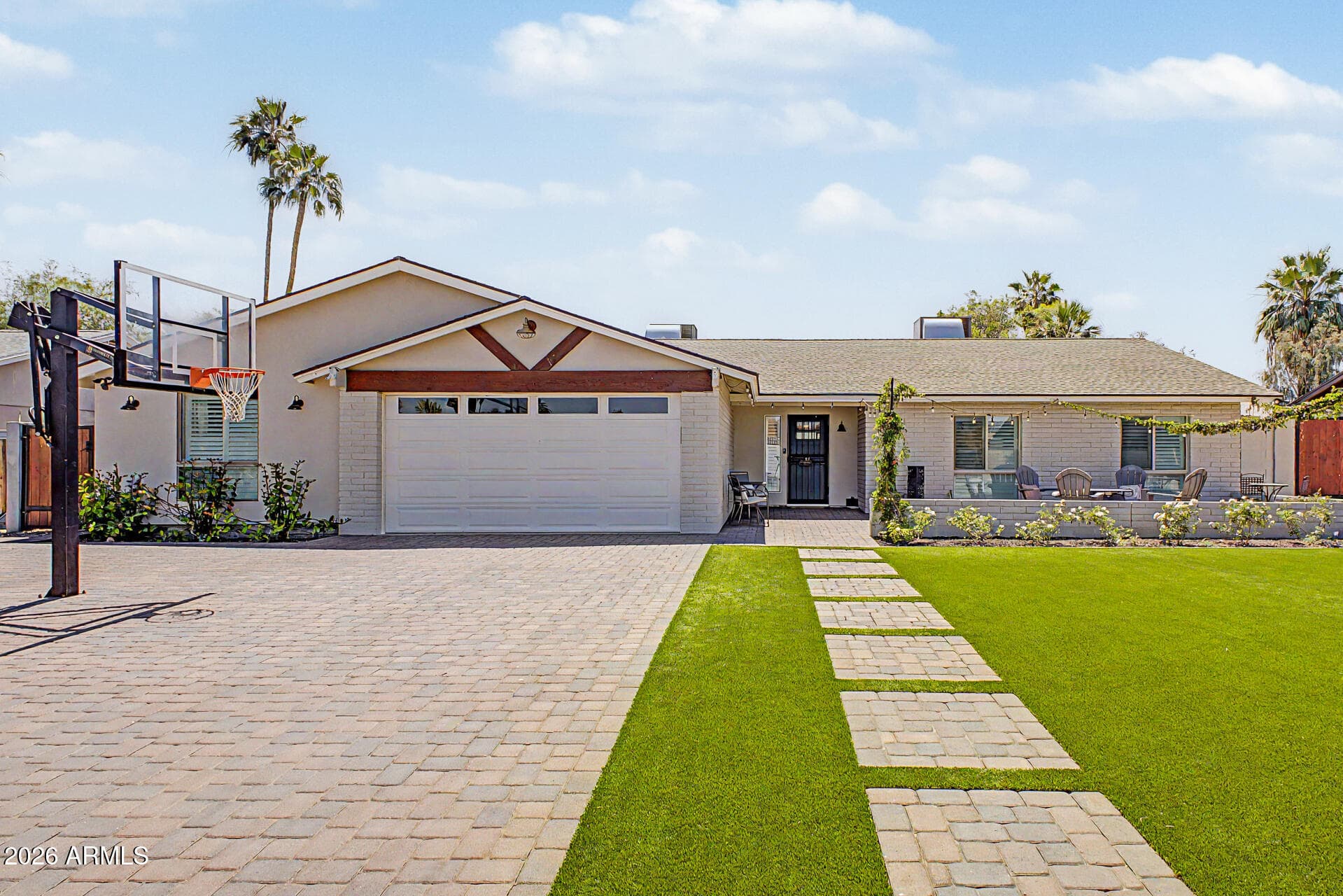 2631 E Desert Cove Ave — photo 2