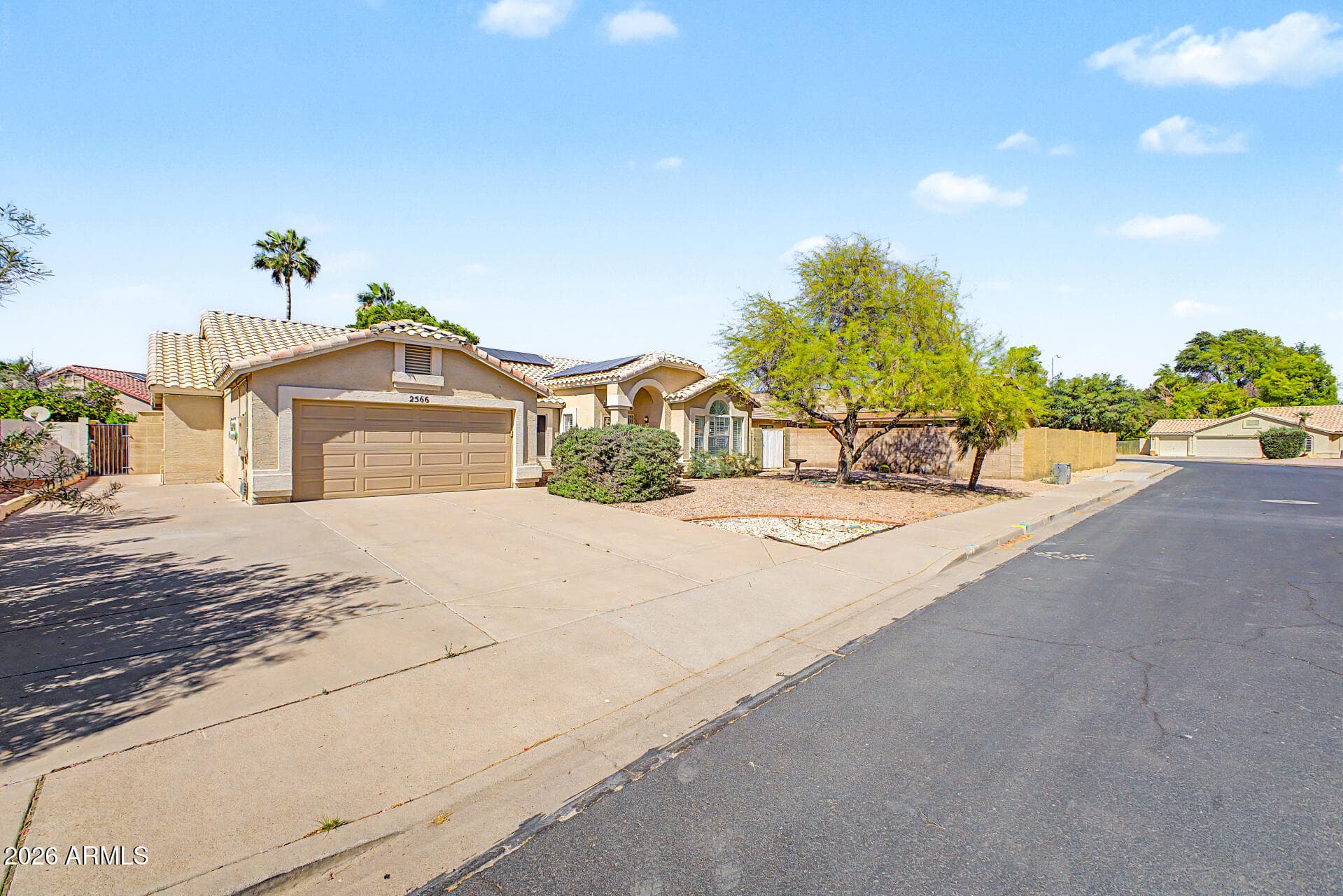 2566 E Lynwood St — photo 2