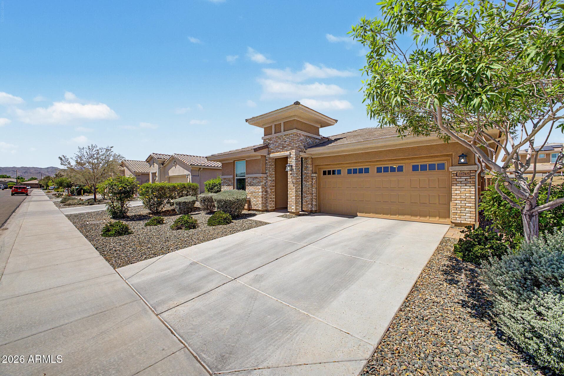 18748 W Medlock Dr — photo 2