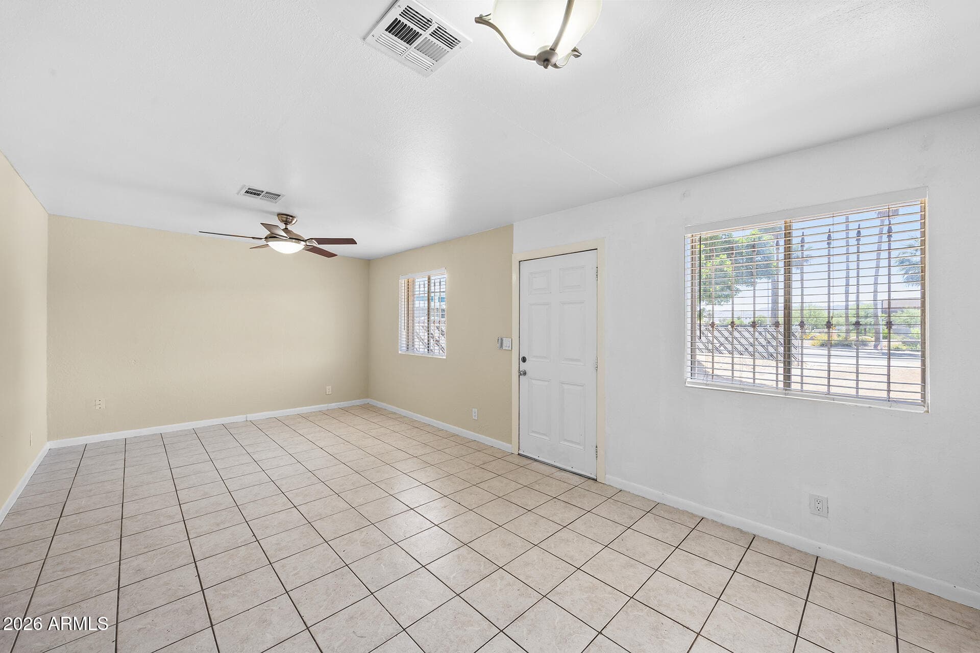 1946 E JONES AVE - Photo 3