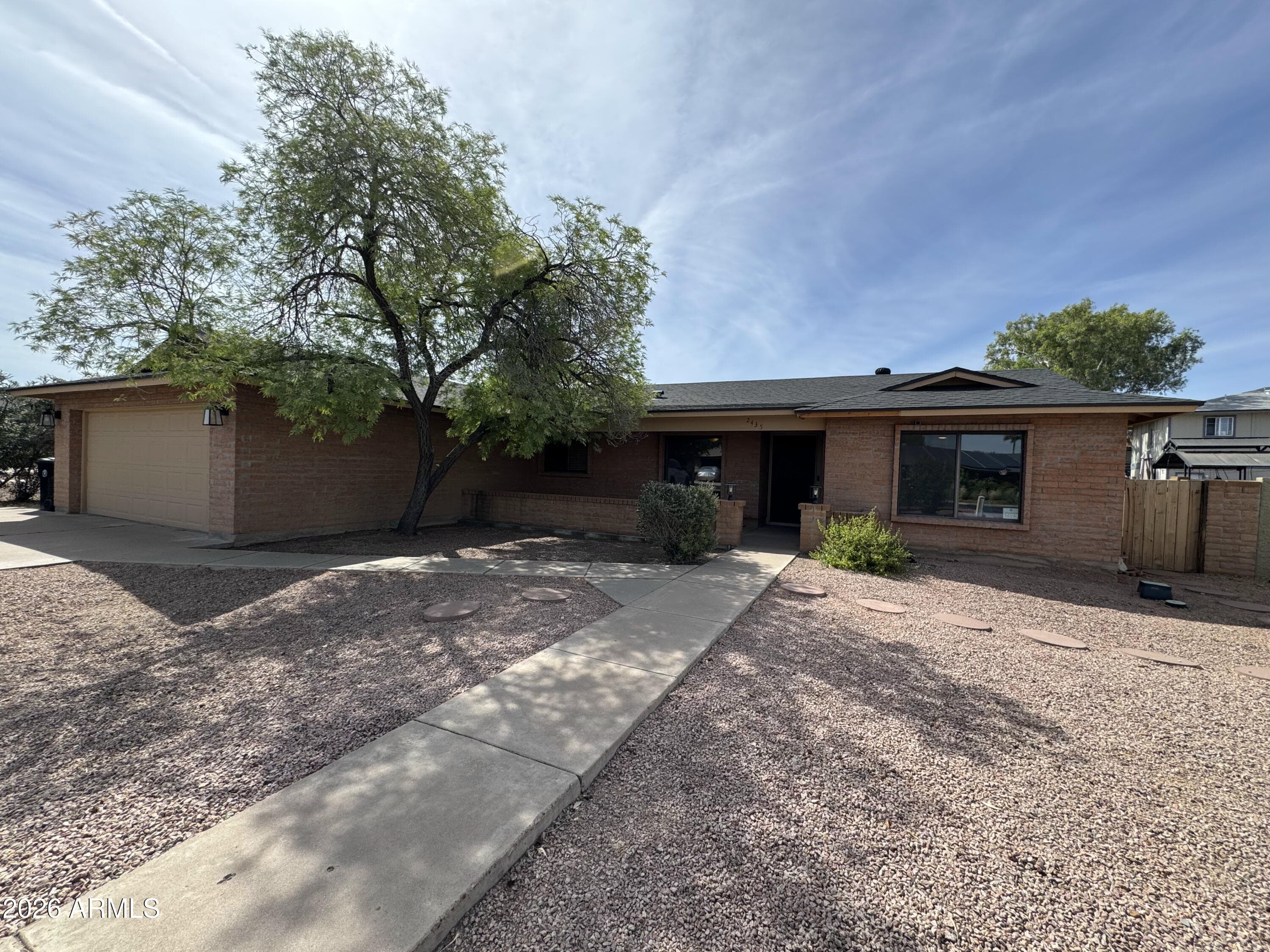 2435 E Kenwood Circle — photo 1