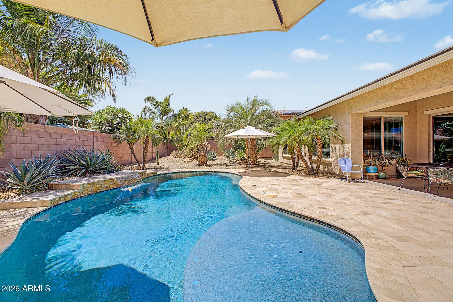 18471 W PARADISE LN - Photo 2