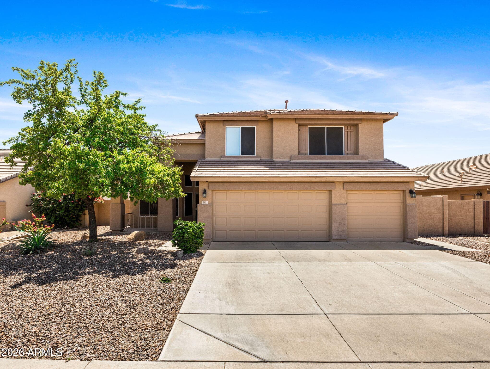 7821 W Robin Ln — photo 1