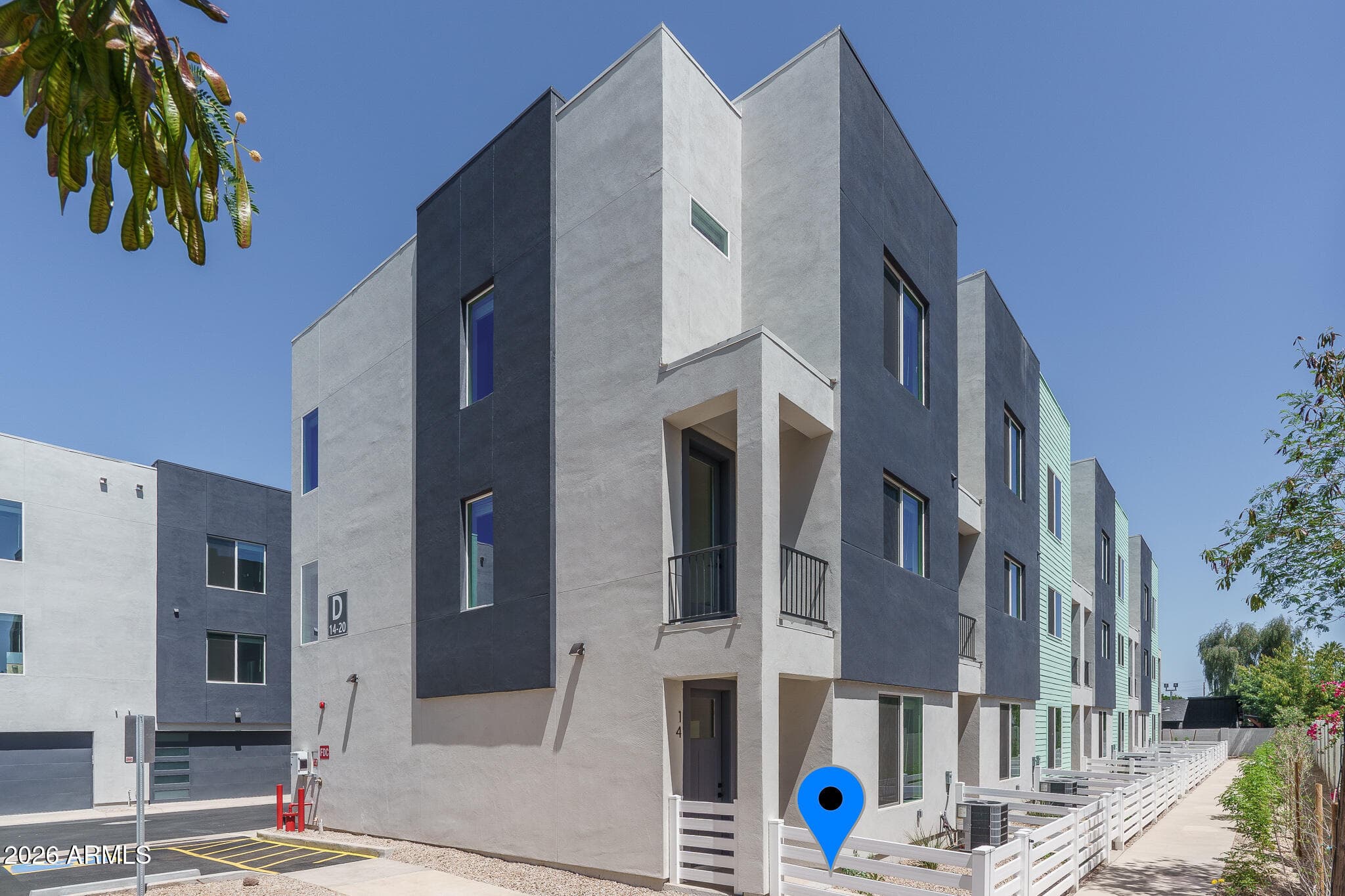 2601 E Clarendon Ave 14 — photo 2