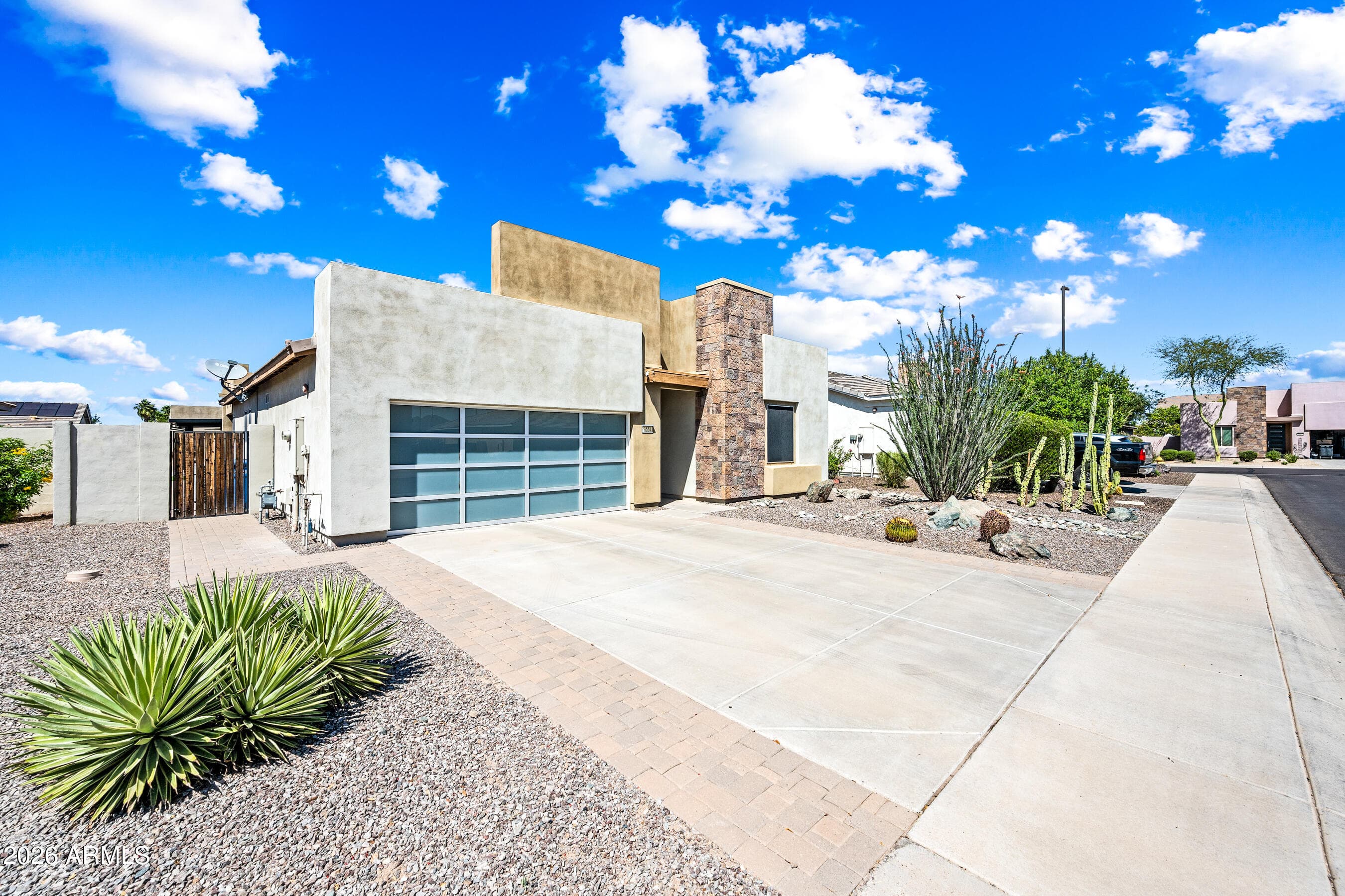 3554 E Ravenswood Dr — photo 2