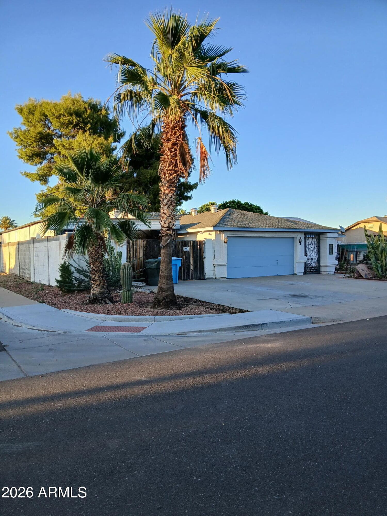 3638 W Michelle Dr — photo 2