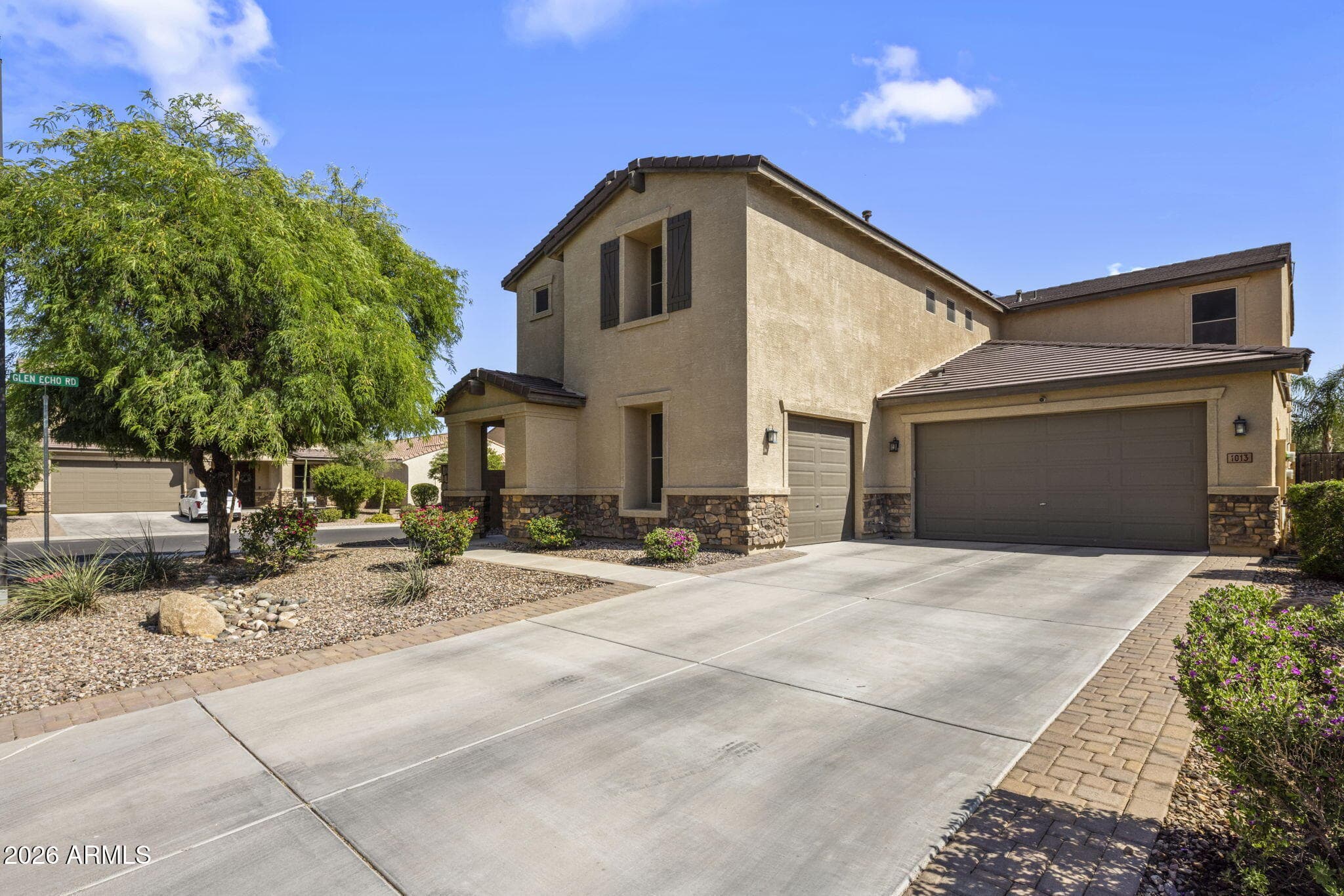 1013 W Blue Ridge Dr — photo 2