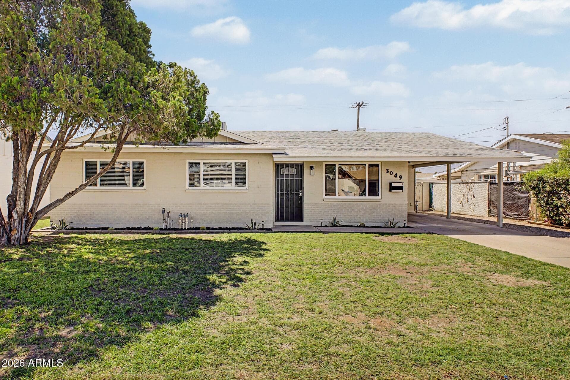 3049 W Corrine Dr — photo 1
