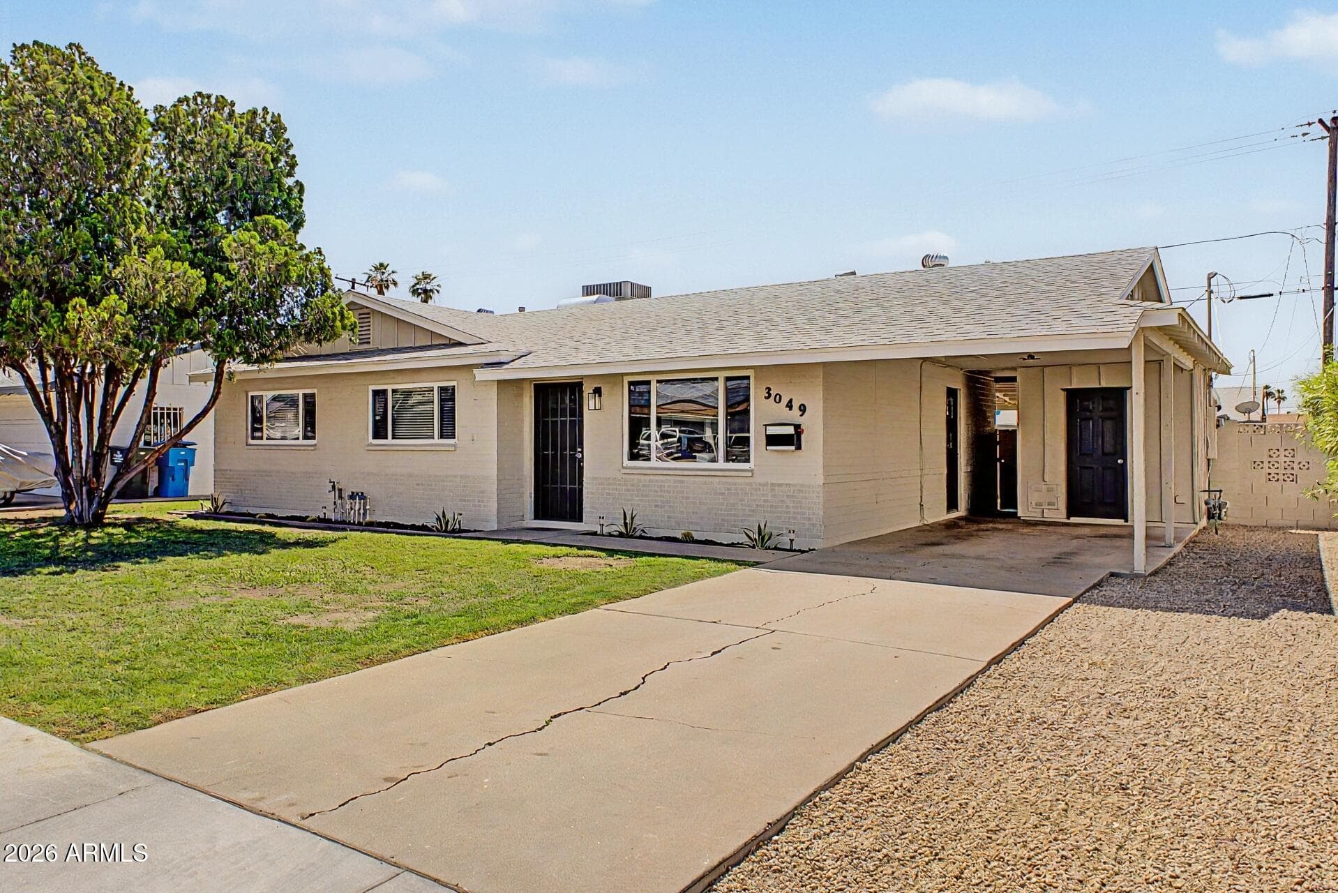 3049 W Corrine Dr — photo 2