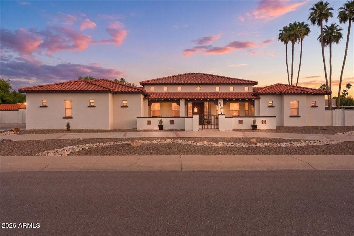 952 E Libra Dr — photo 1