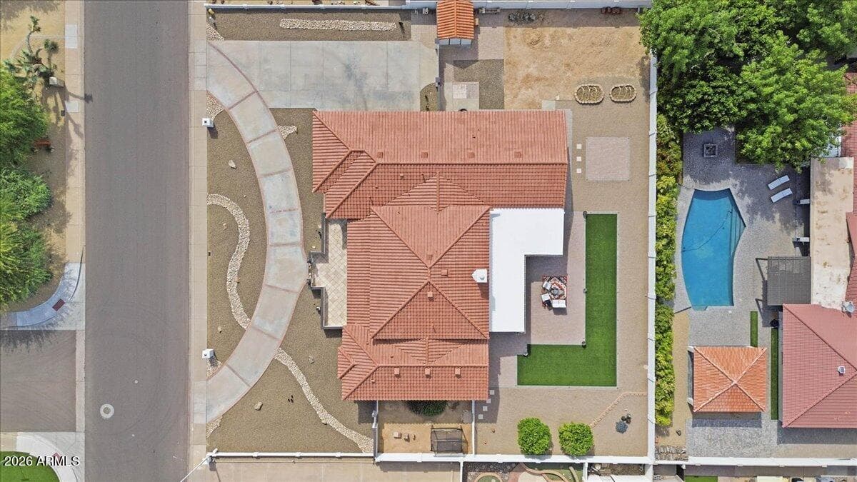 952 E Libra Dr — photo 2