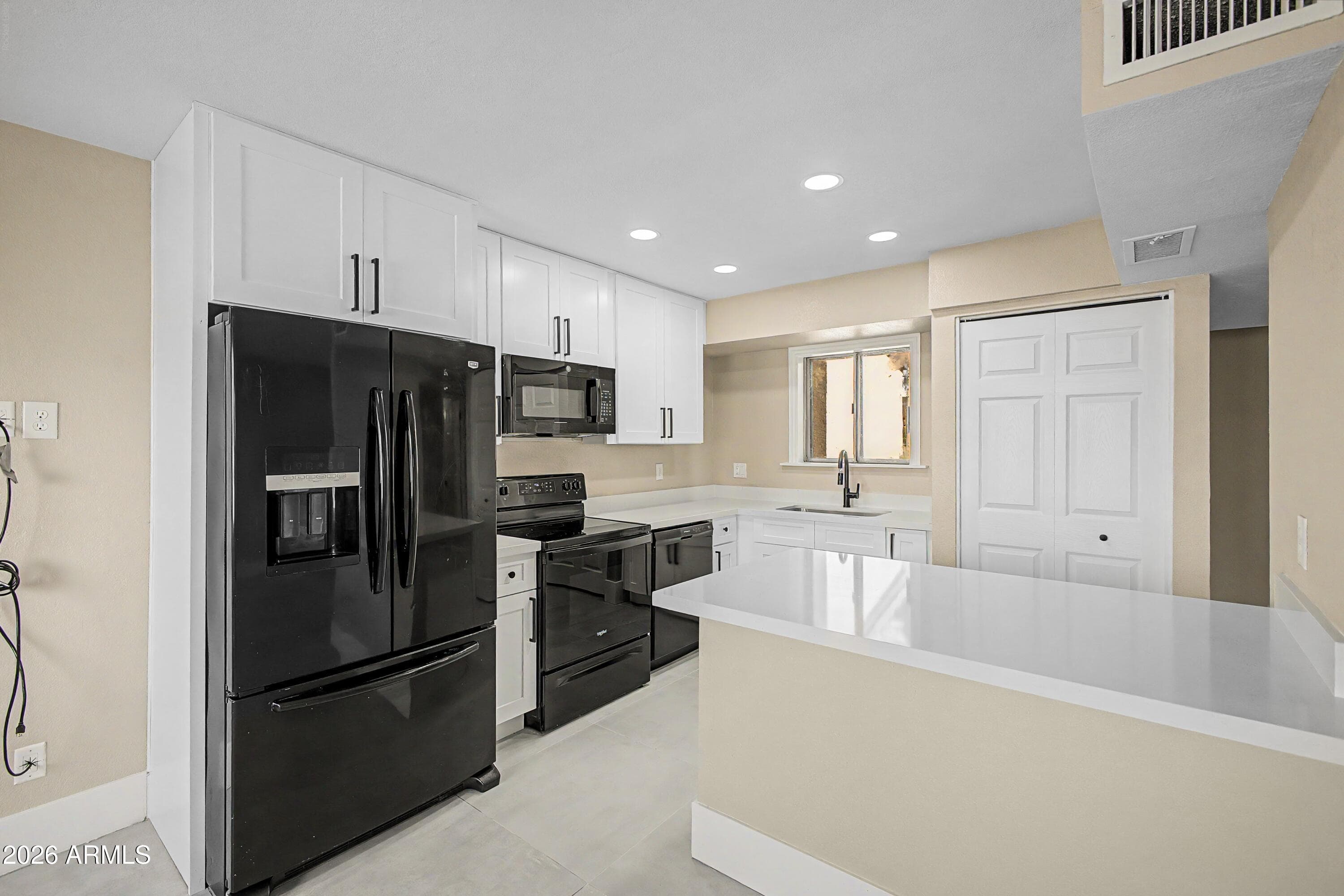 440 E HIDALGO AVE - Photo 3