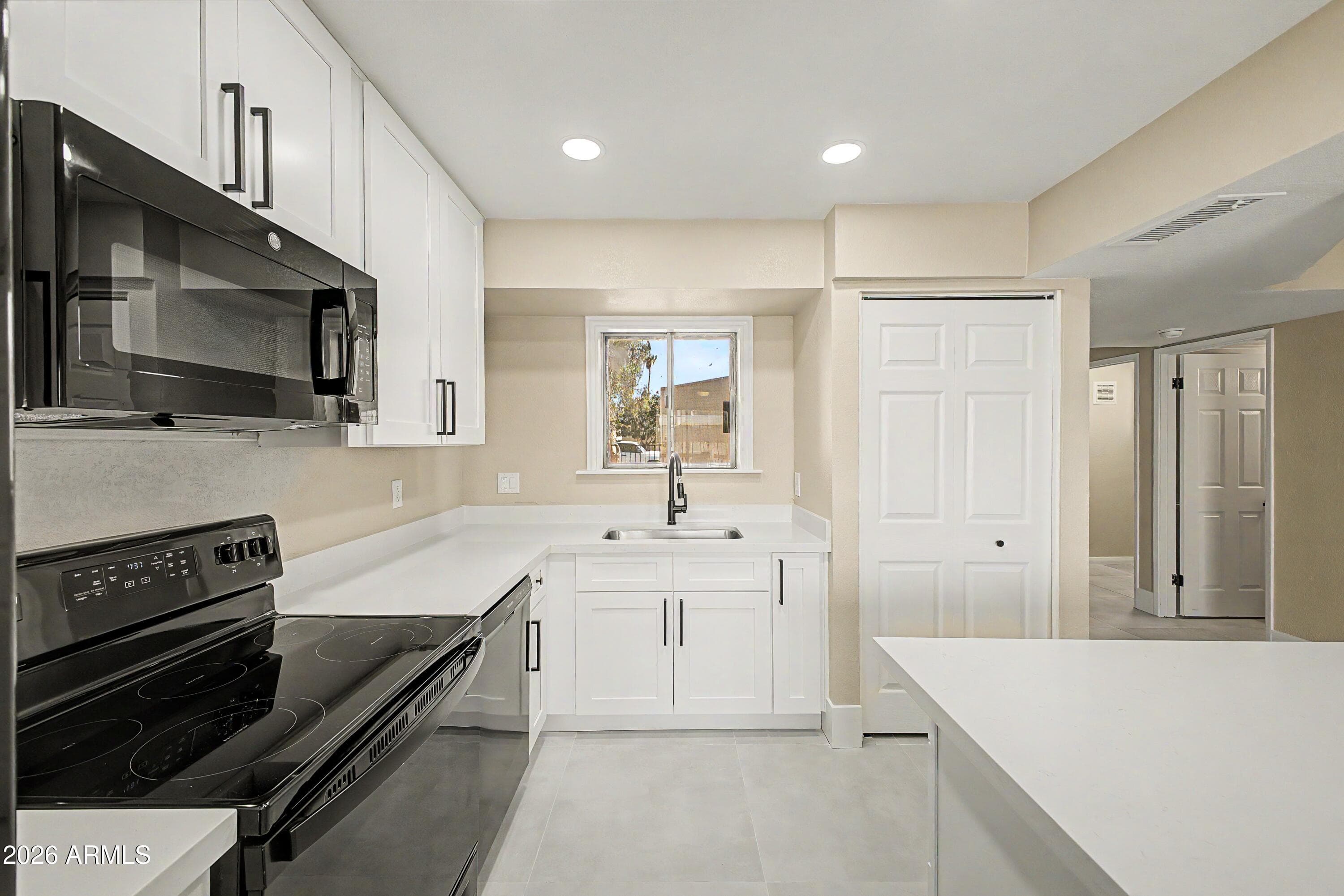 440 E HIDALGO AVE - Photo 4