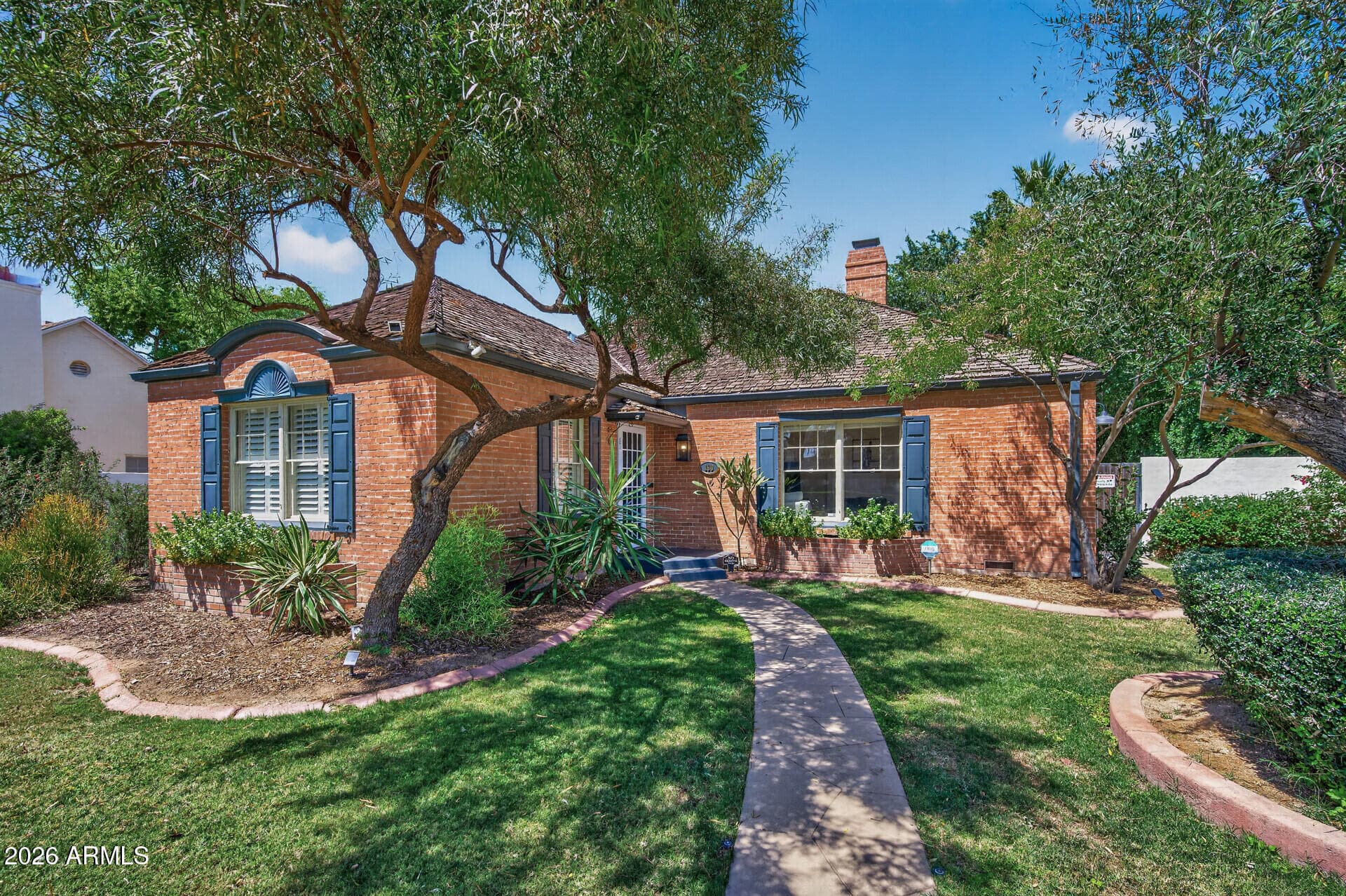 130 E Alvarado Rd — photo 1