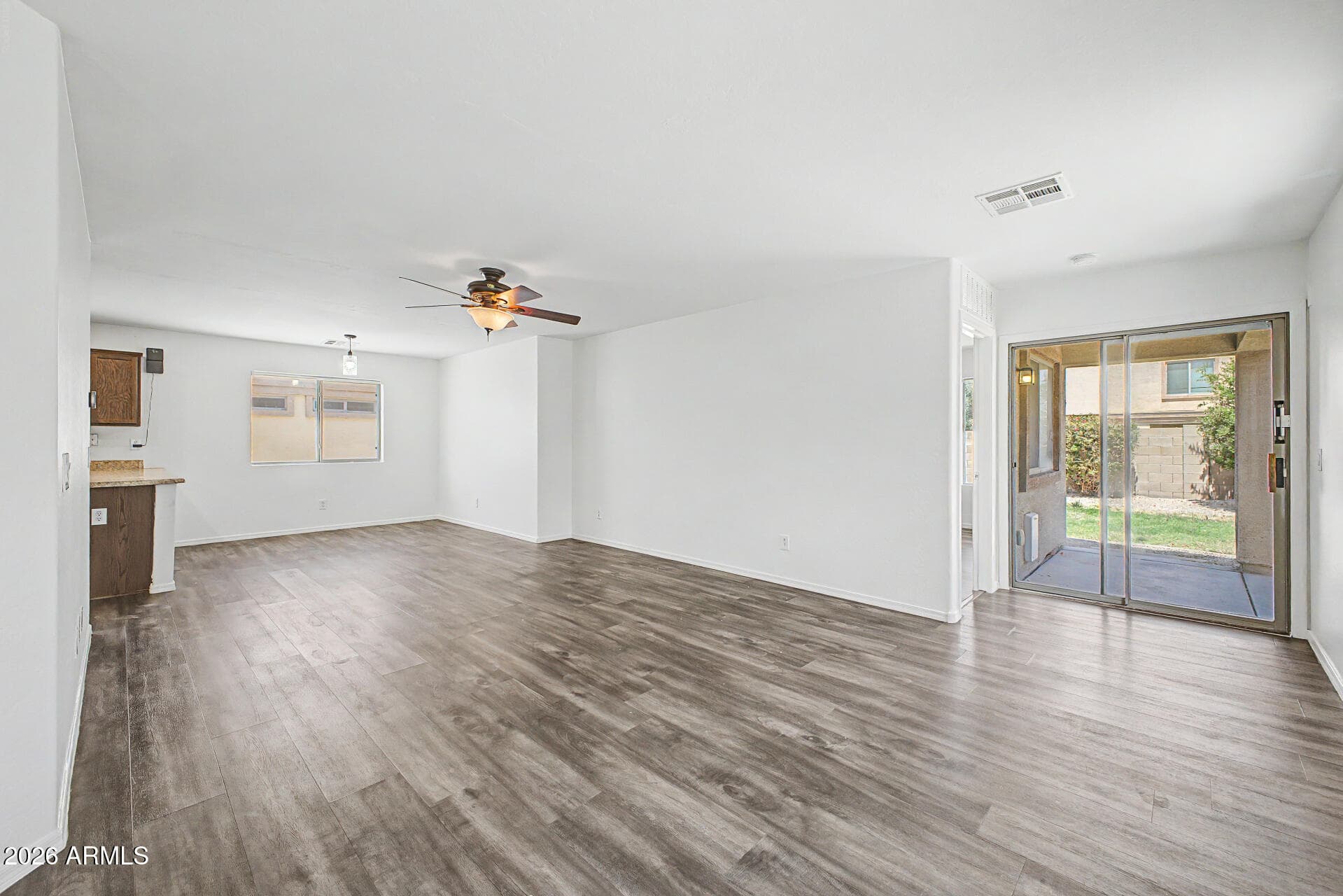 37080 W Bello Ln — photo 2