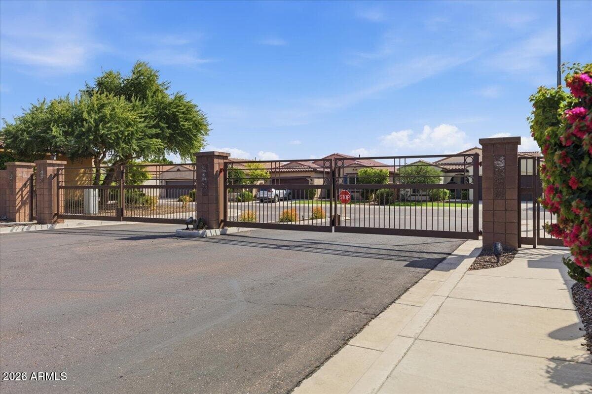 4410 E Campo Bello Dr — photo 2