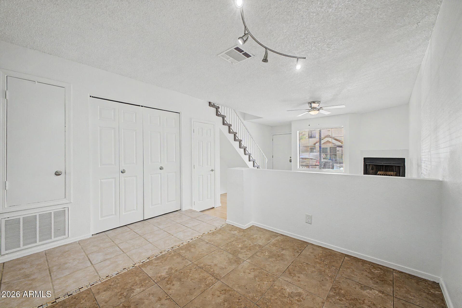 455 S MESA DR - Photo 3