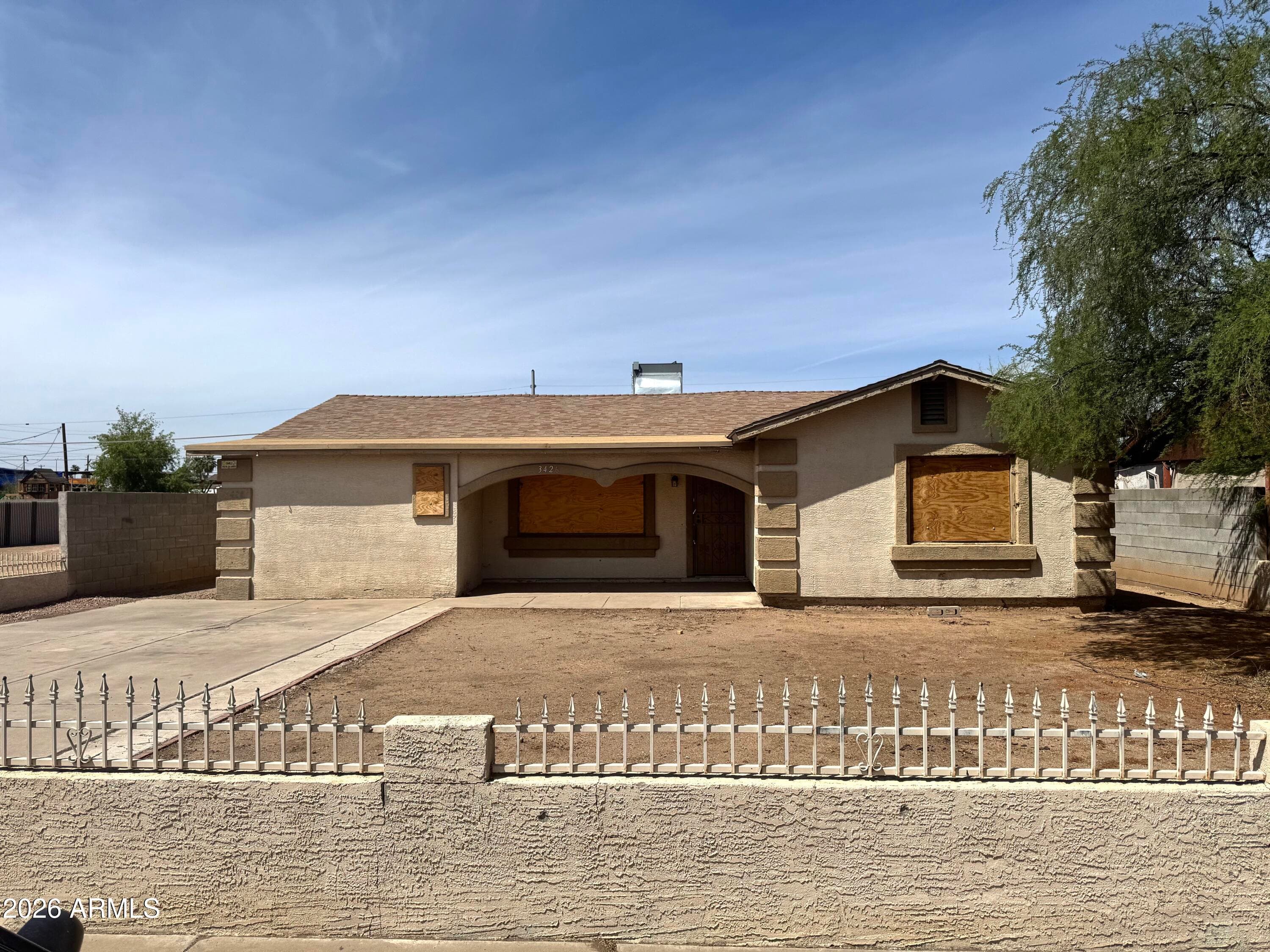 3426 W Palm Ln — photo 1