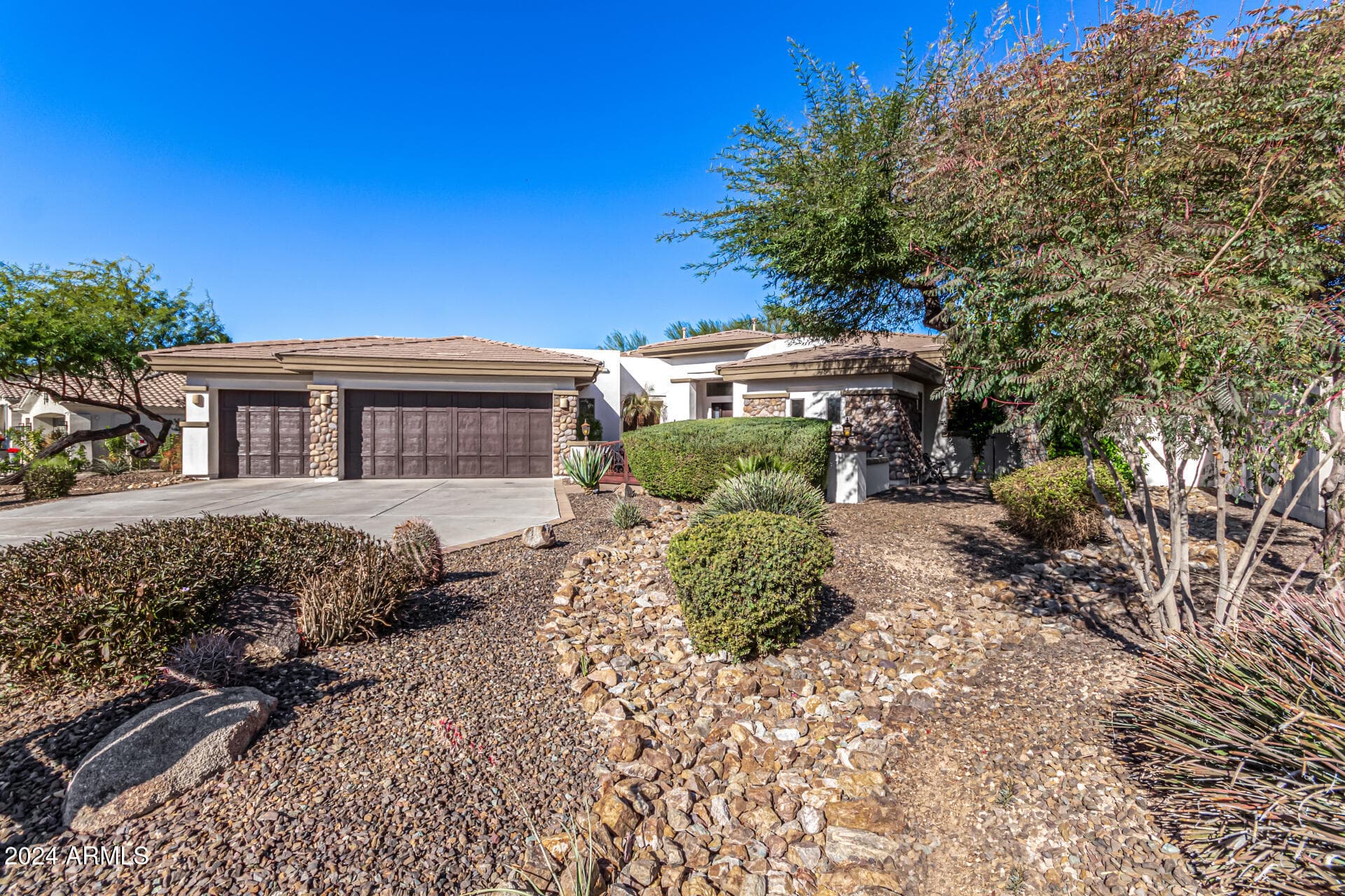9246 W Molly Ln — photo 1