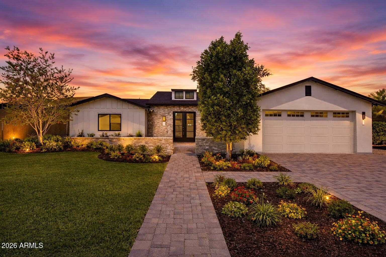 4348 E Mitchell Dr — photo 1