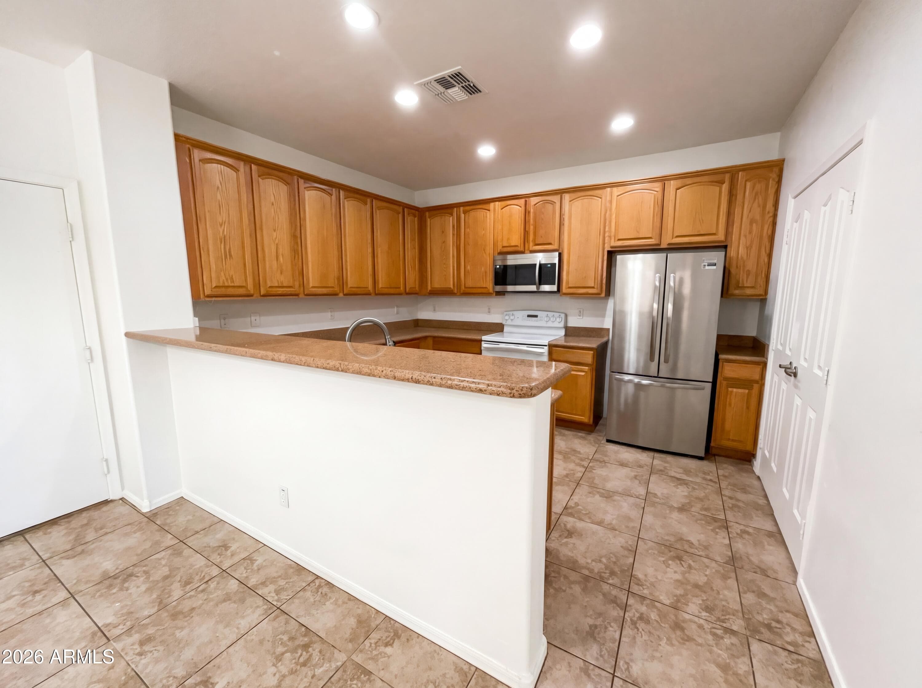 5865 E Holmes Ave — photo 2