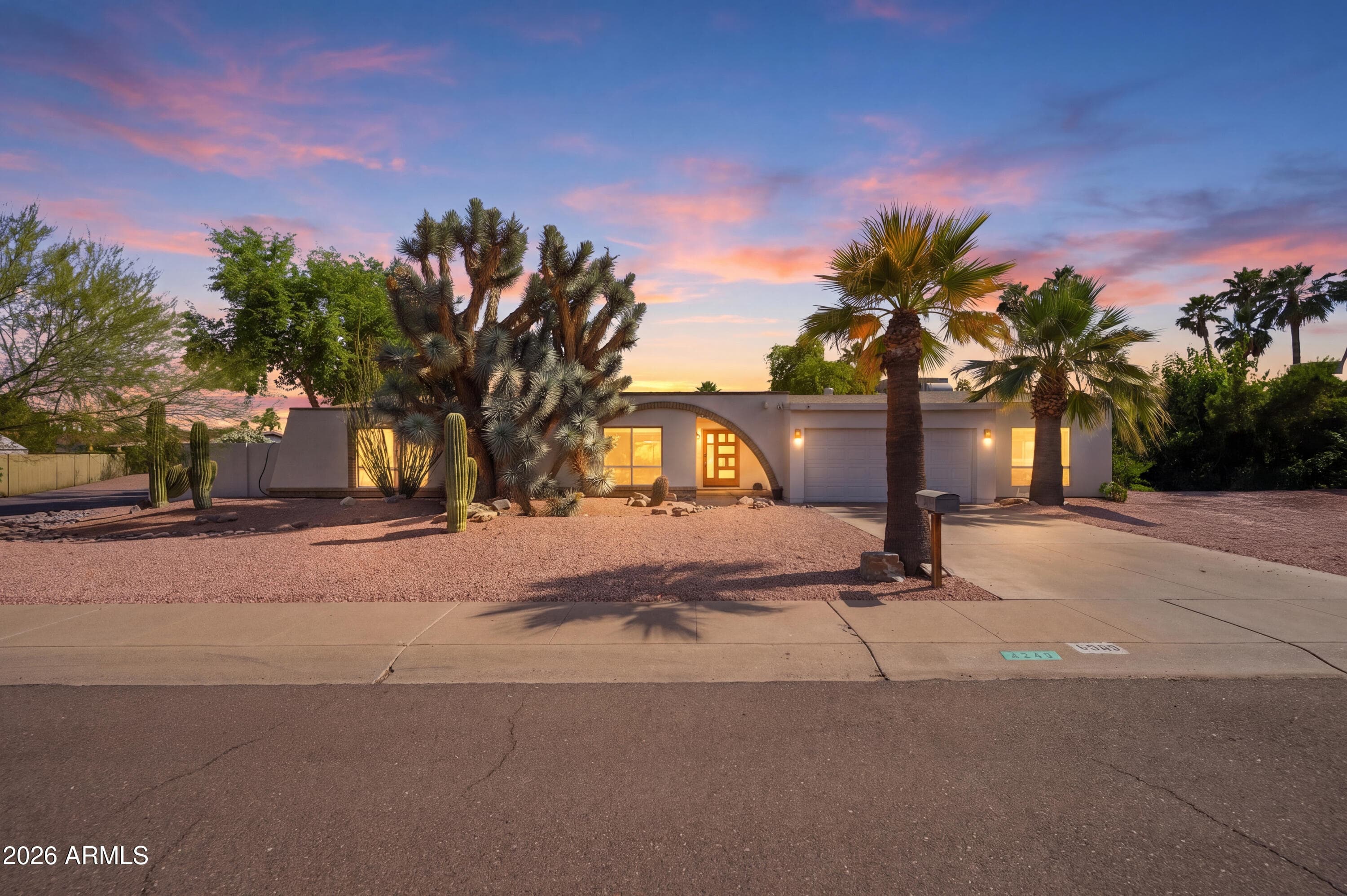 4949 E Shaw Butte Dr — photo 1