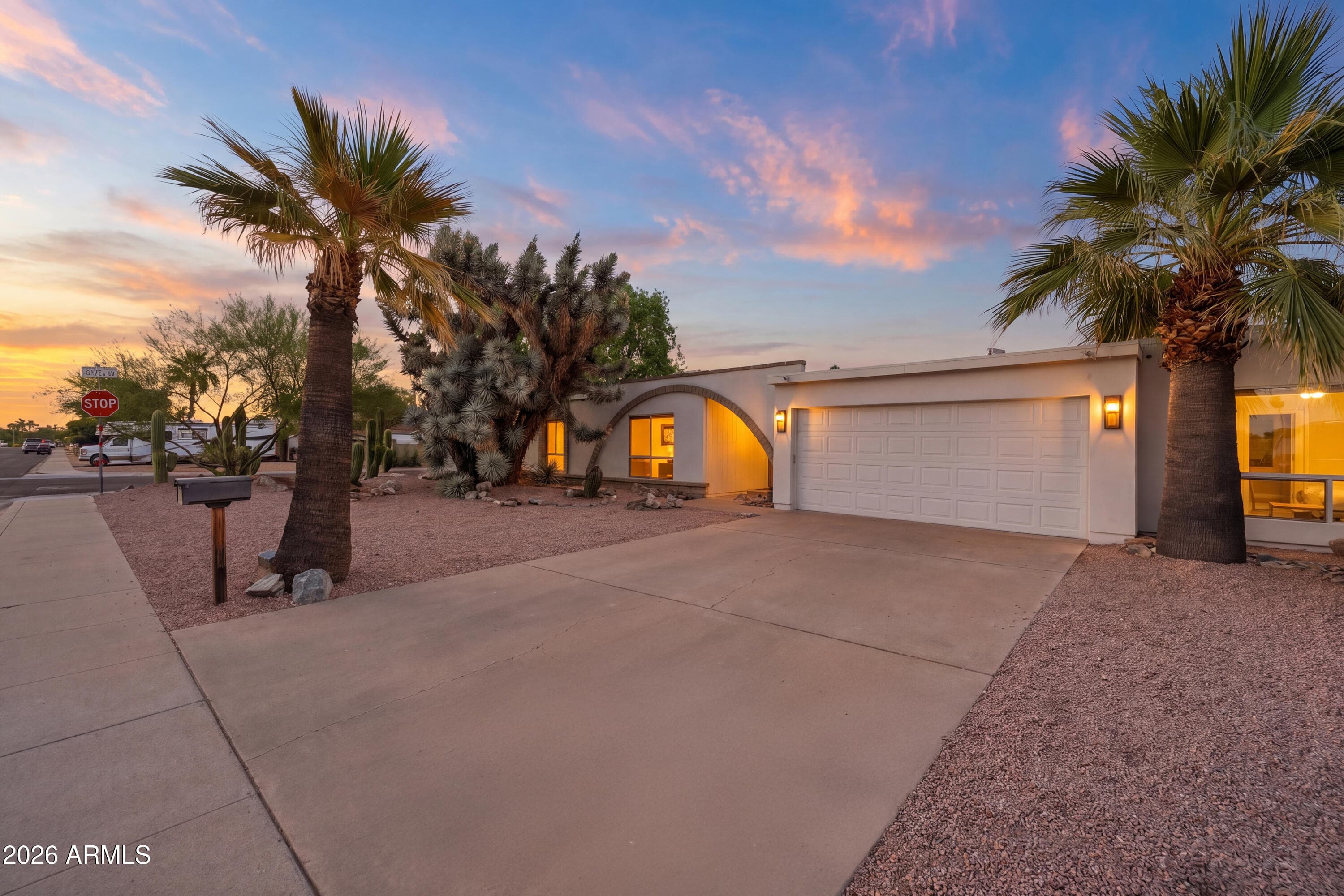 4949 E Shaw Butte Dr — photo 2