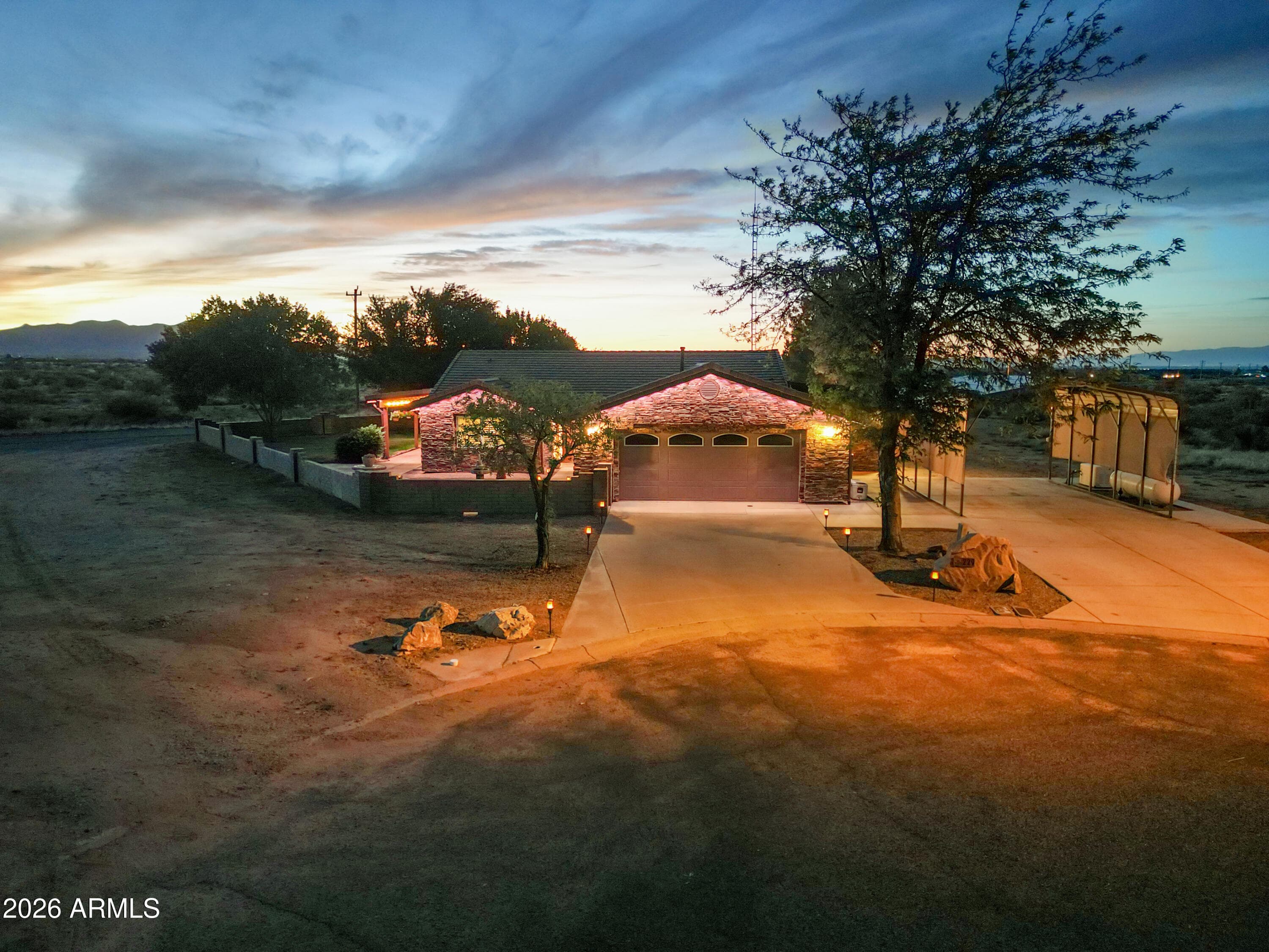 229 N CHOLLA DR - Photo 1