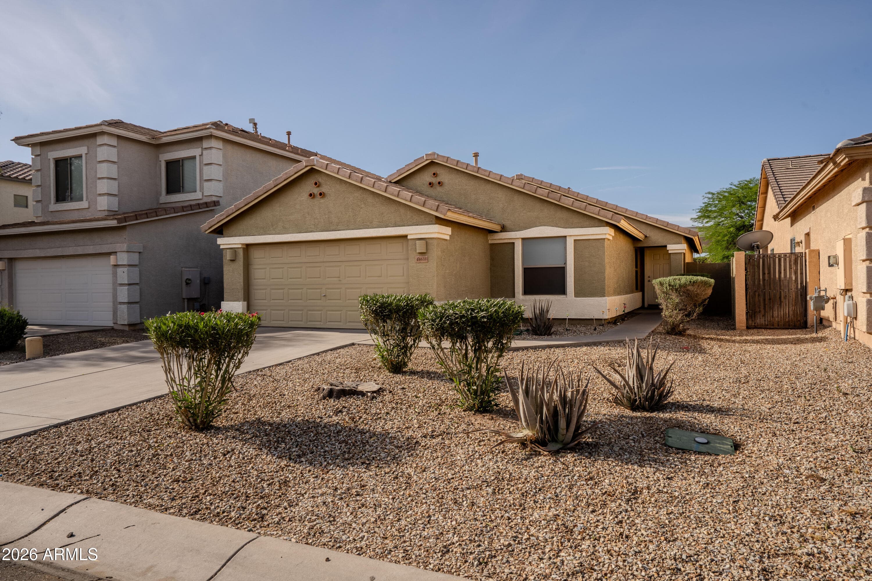 44633 W Yucca Ln — photo 2