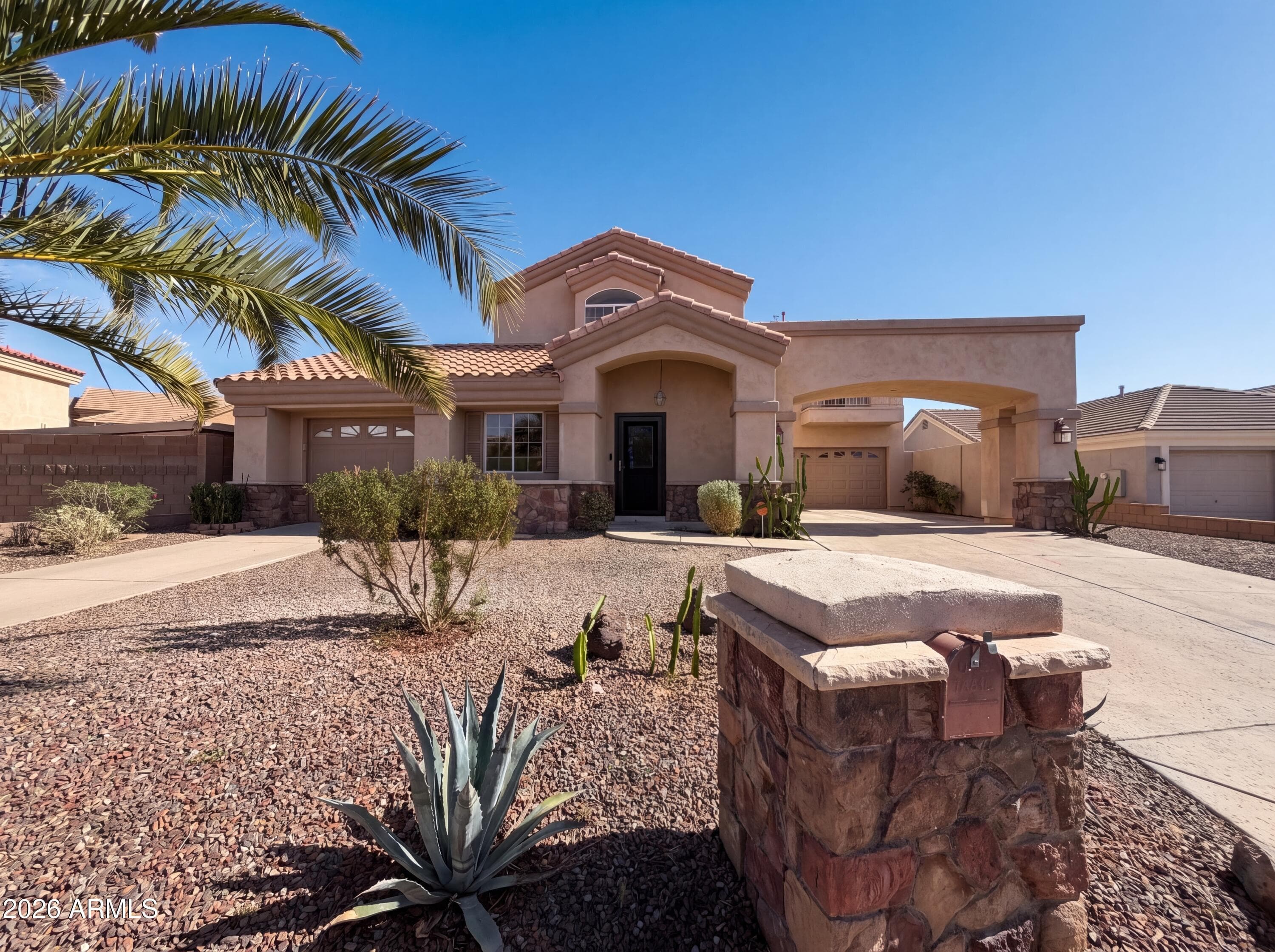 1519 E Desert Ln — photo 1
