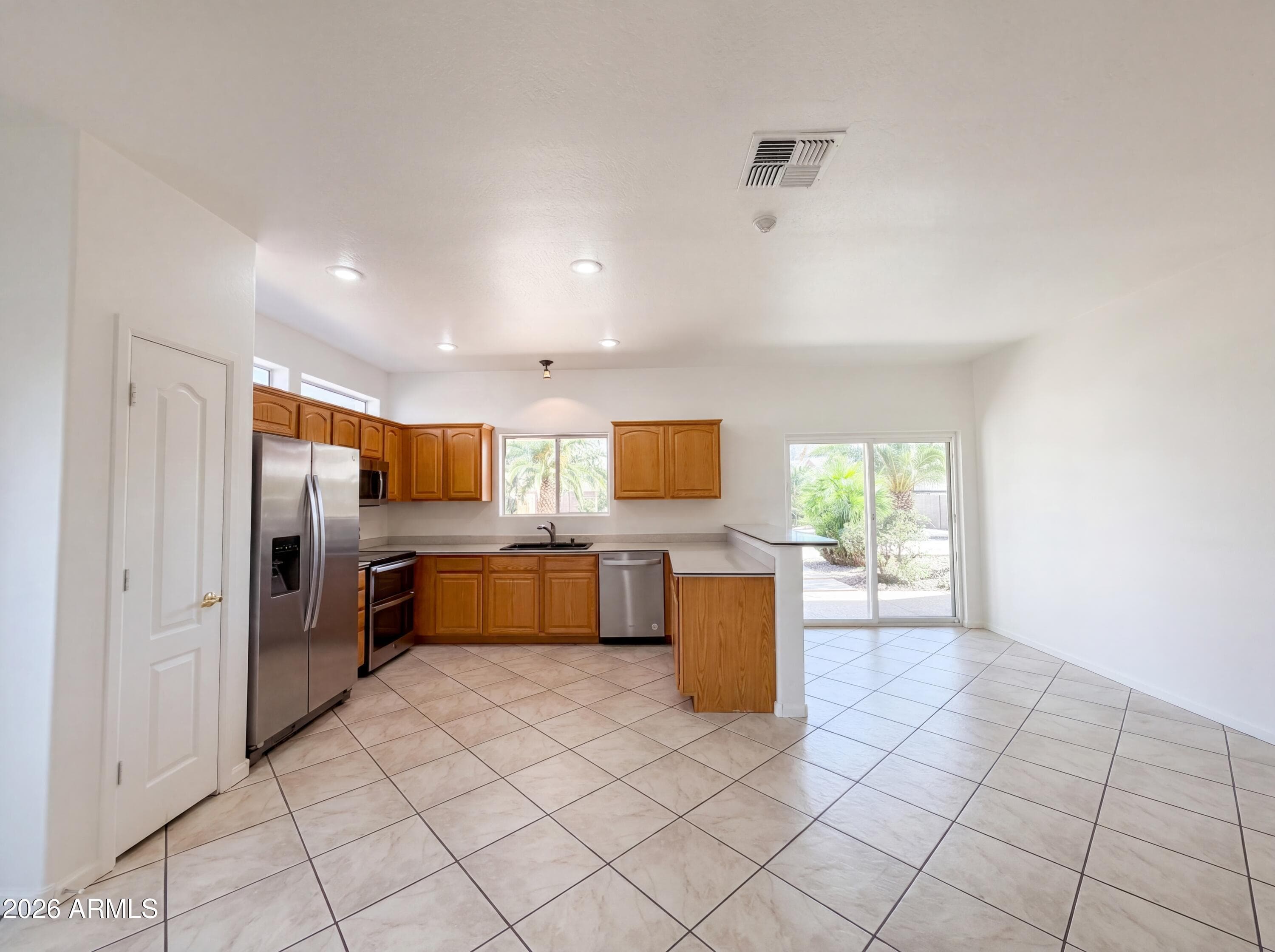 1519 E Desert Ln — photo 2