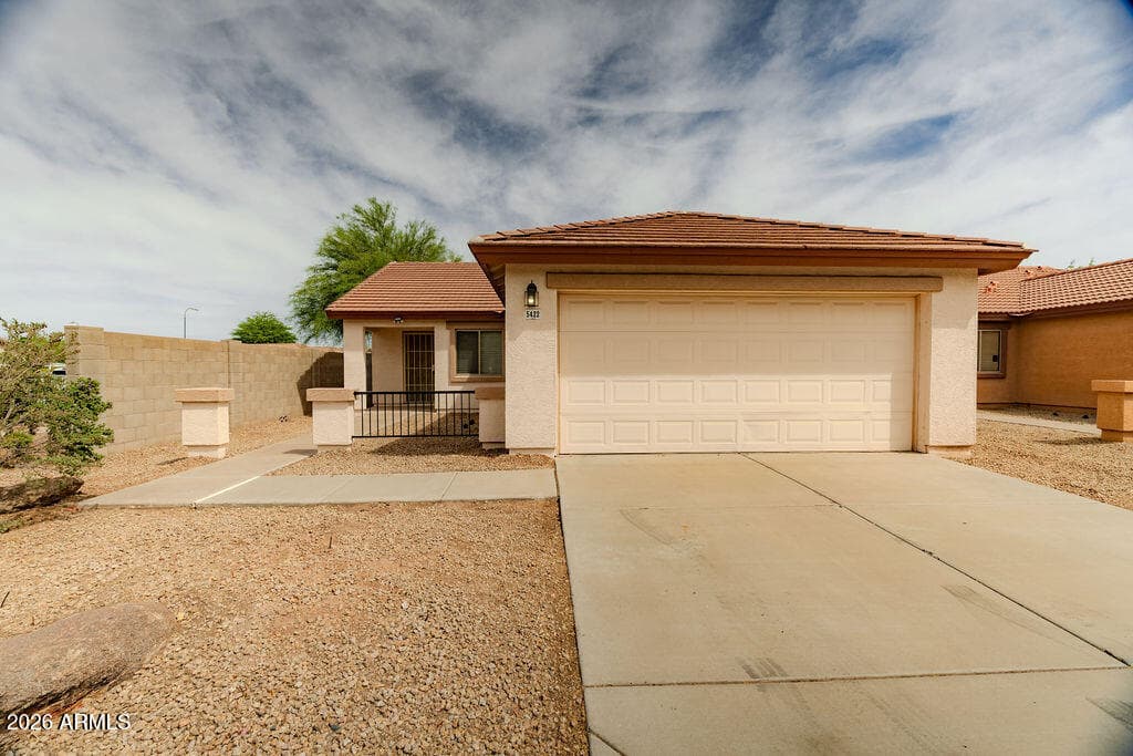 5422 W Huntington Dr — photo 2