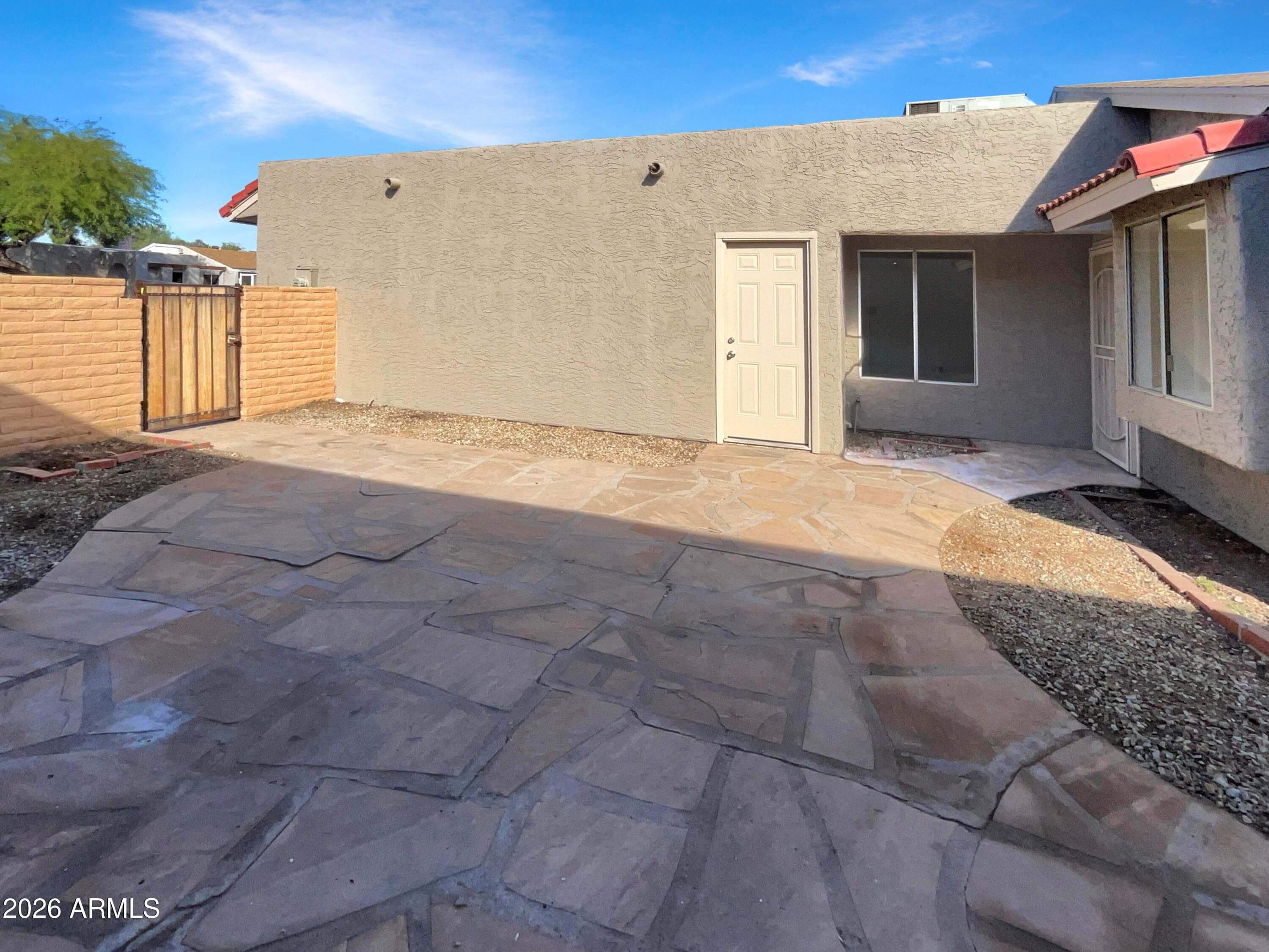 2015 N Villas Ln — photo 1