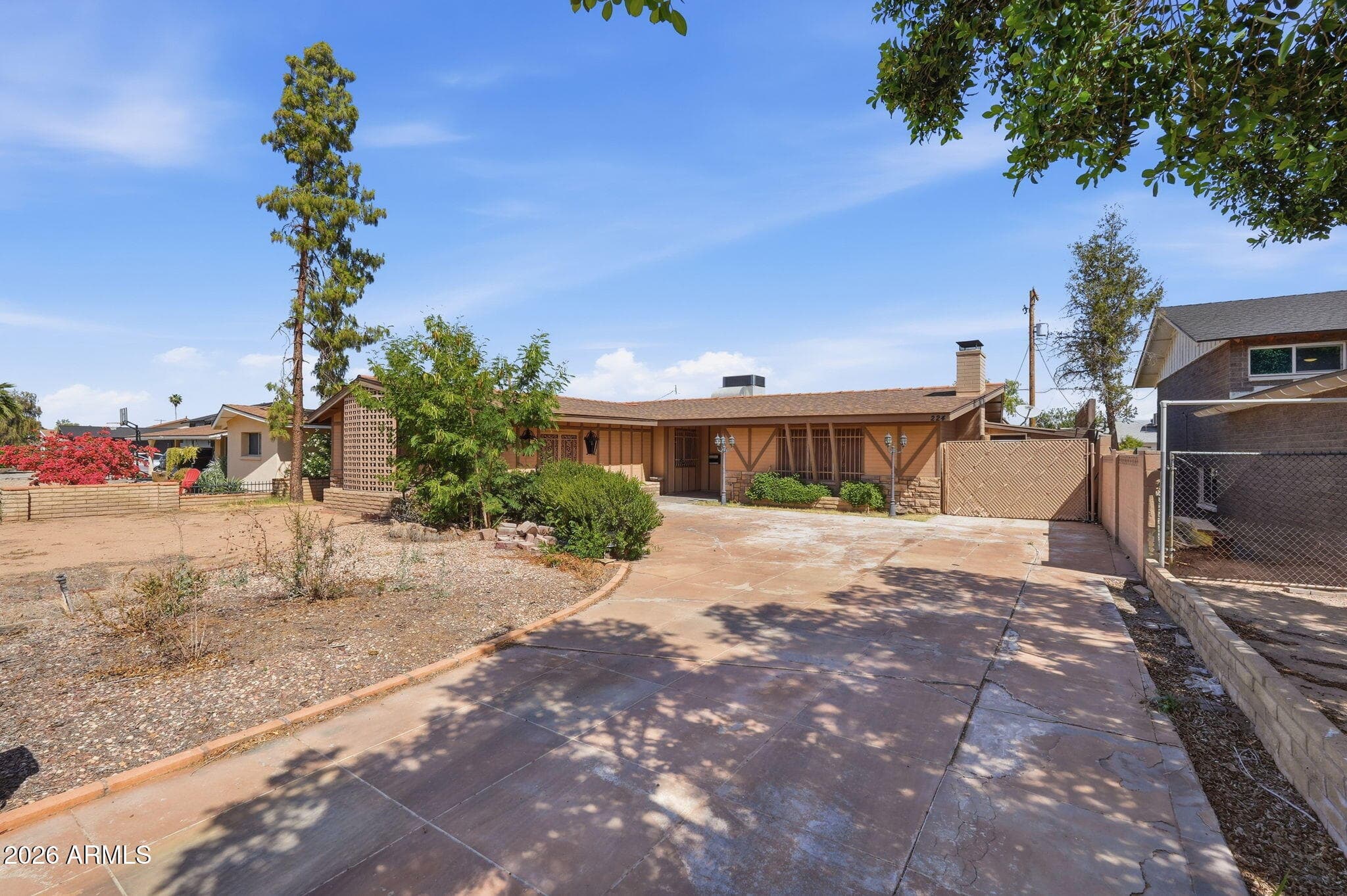 224 E La Jolla Dr — photo 1