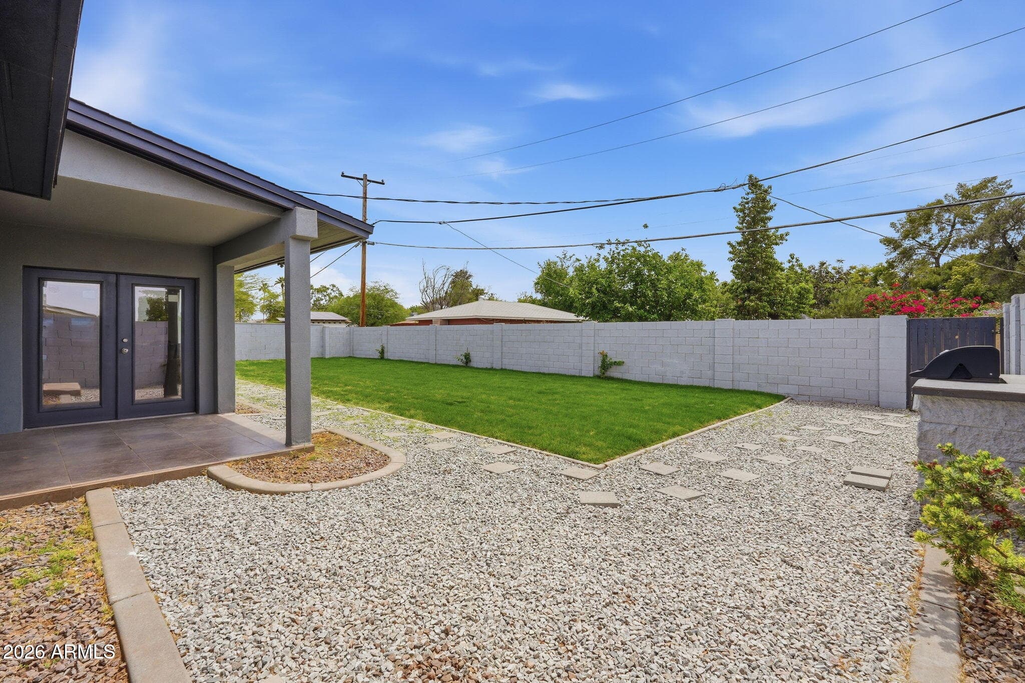 1625 W Orangewood Ave — photo 2