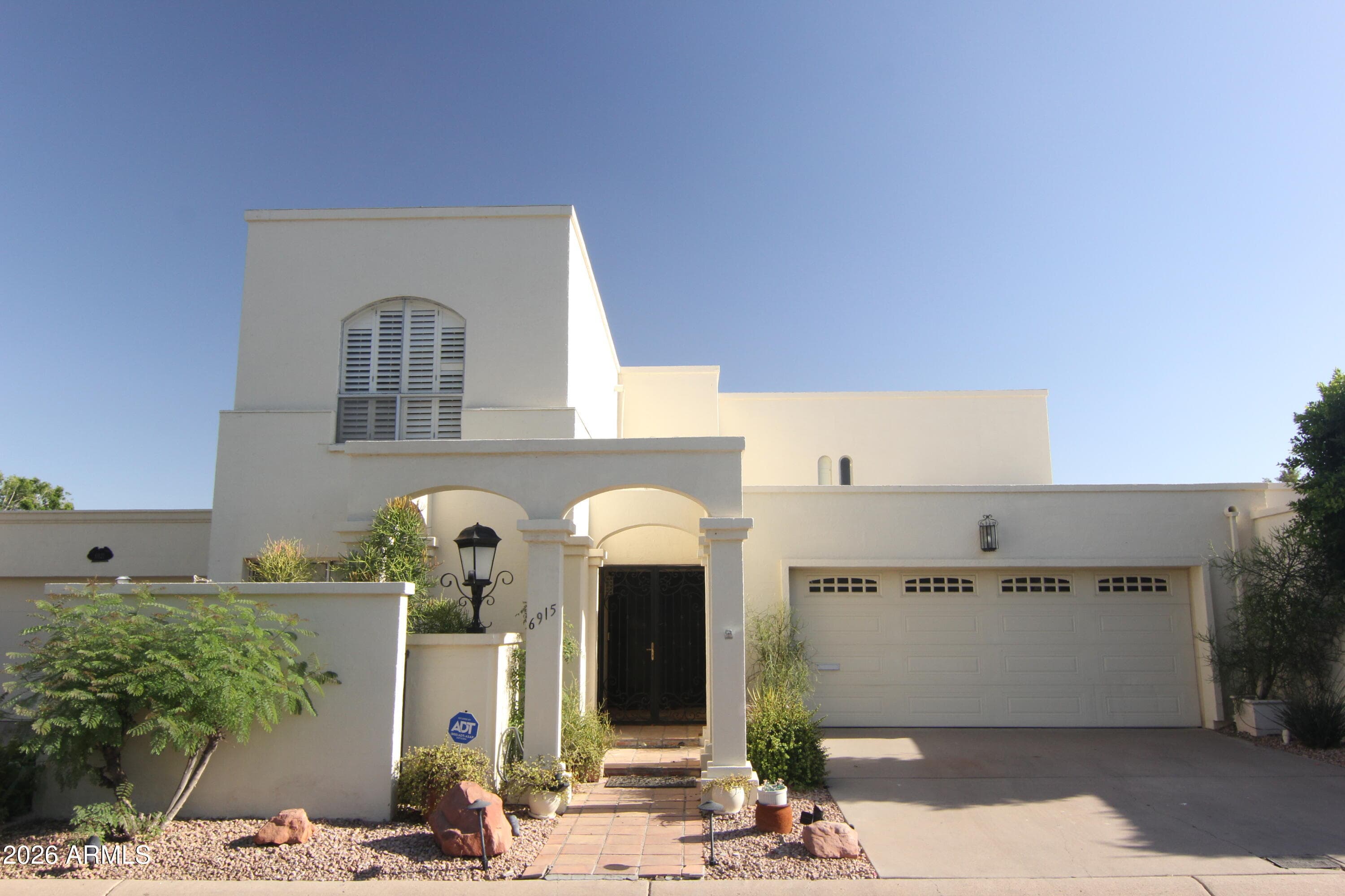 6915 E GLENROSA AVE - Photo 1