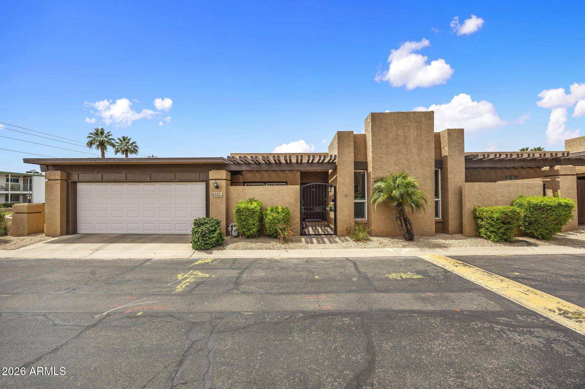 6502 N La Paloma Este -- — photo 1