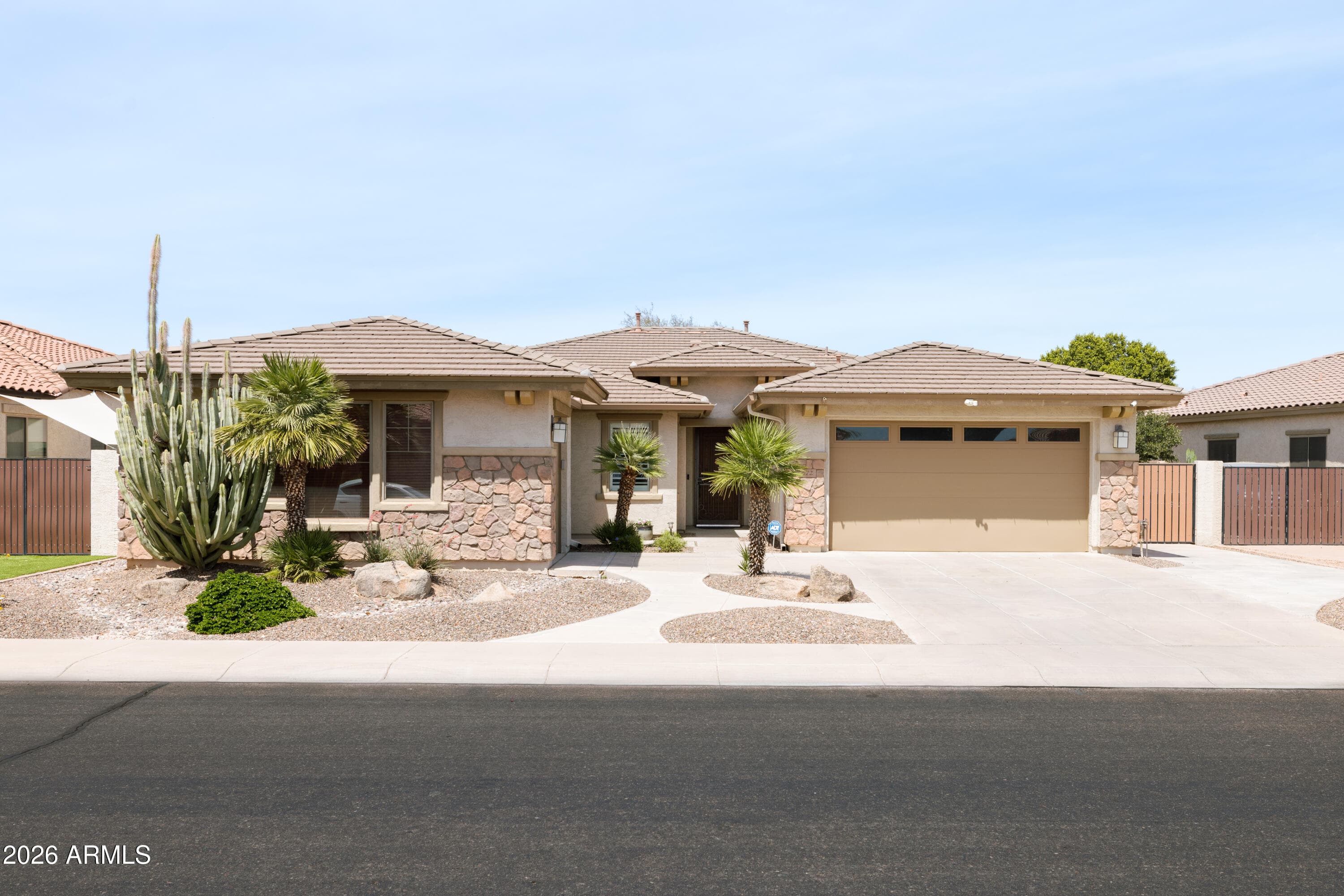 372 W Aster Dr — photo 1