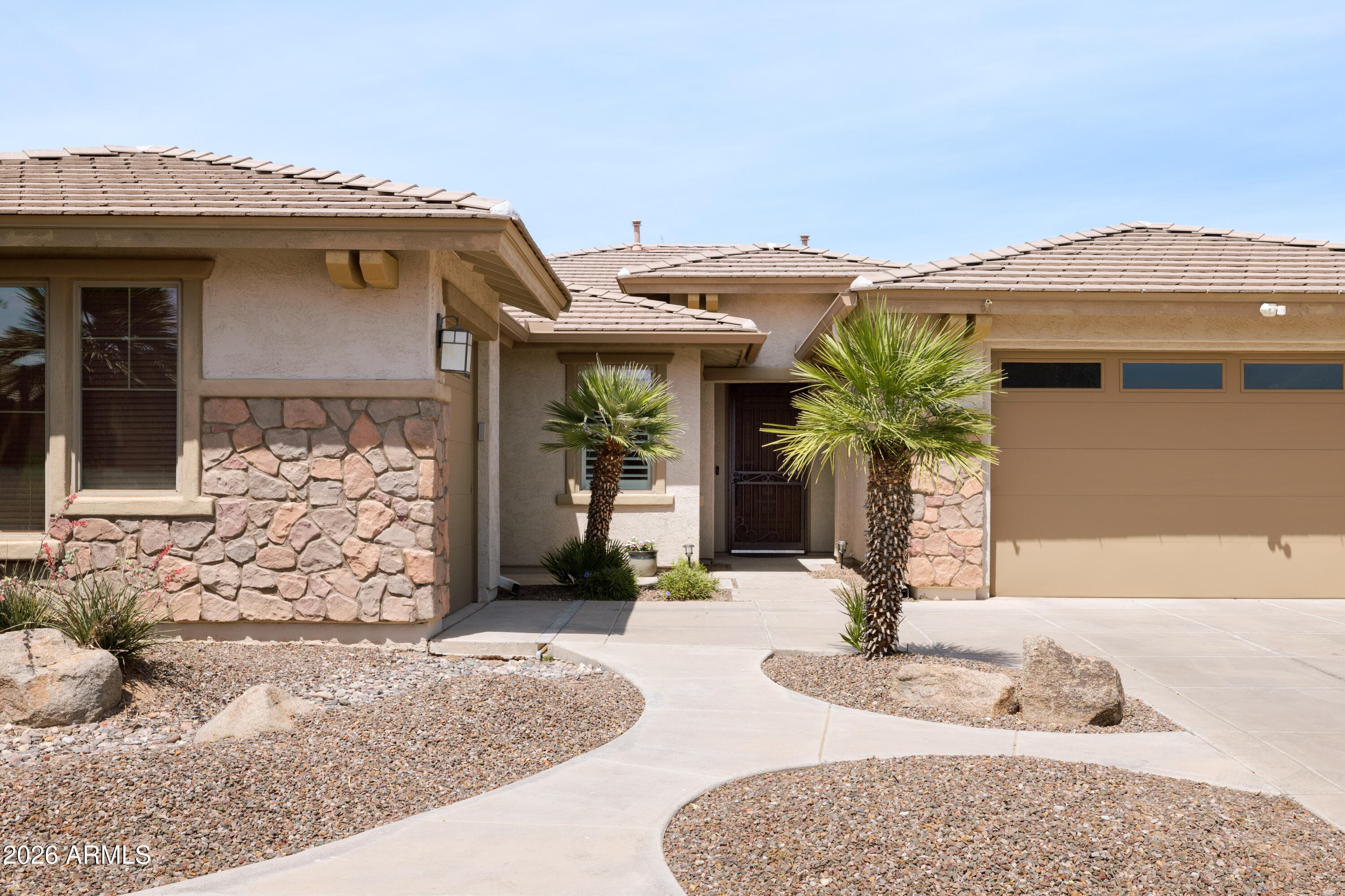 372 W Aster Dr — photo 2