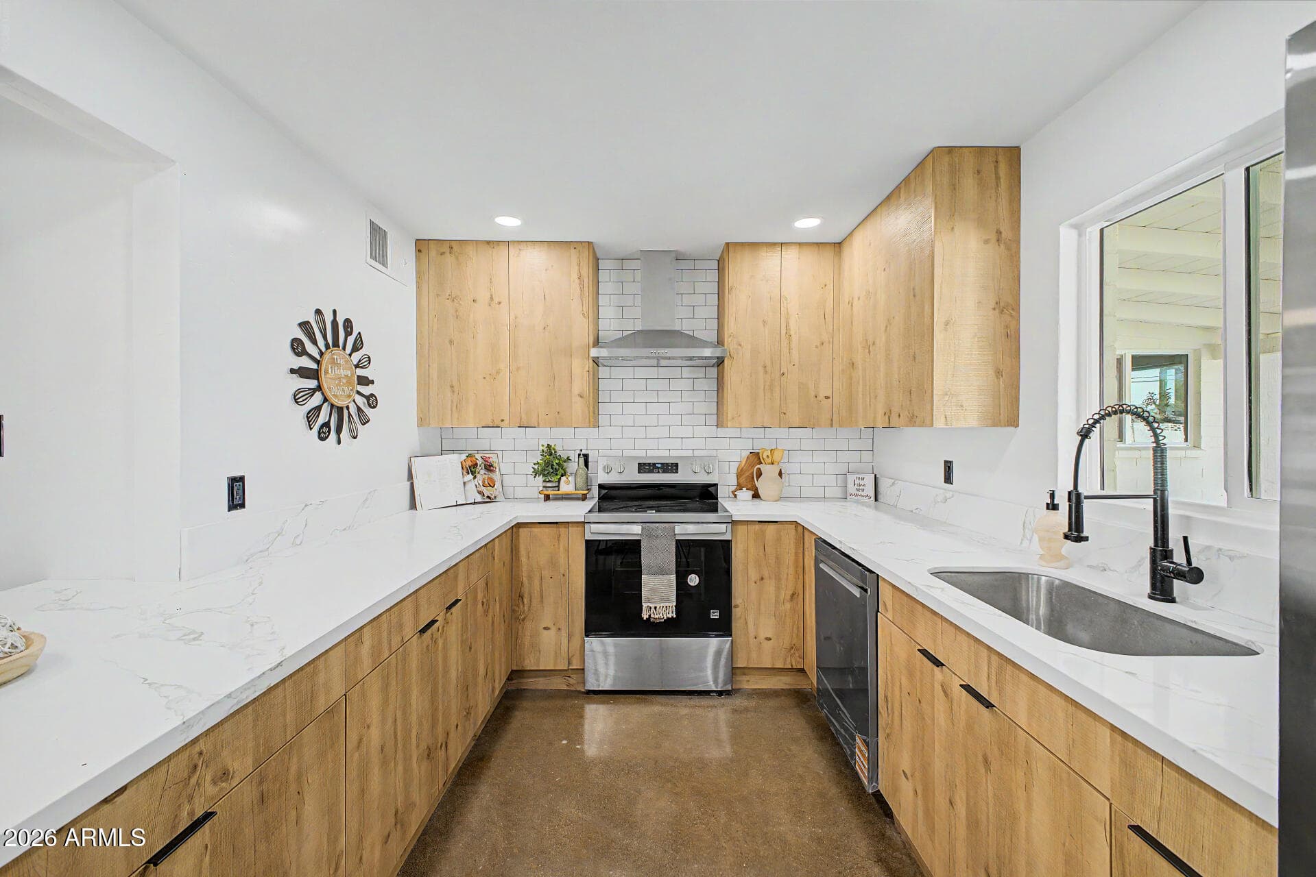 2130 W Weldon Ave — photo 2