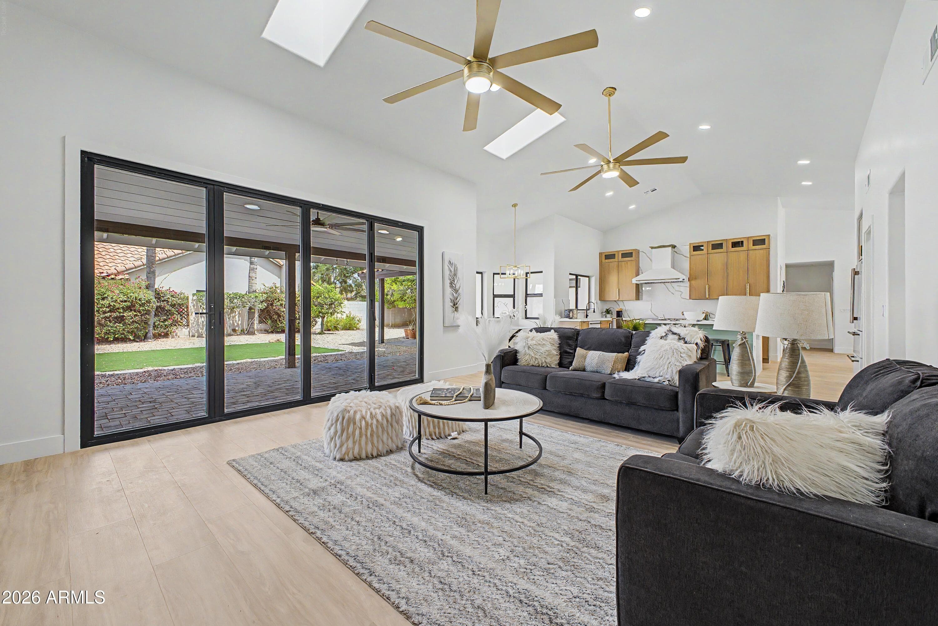 6002 E Winchcomb Dr — photo 1