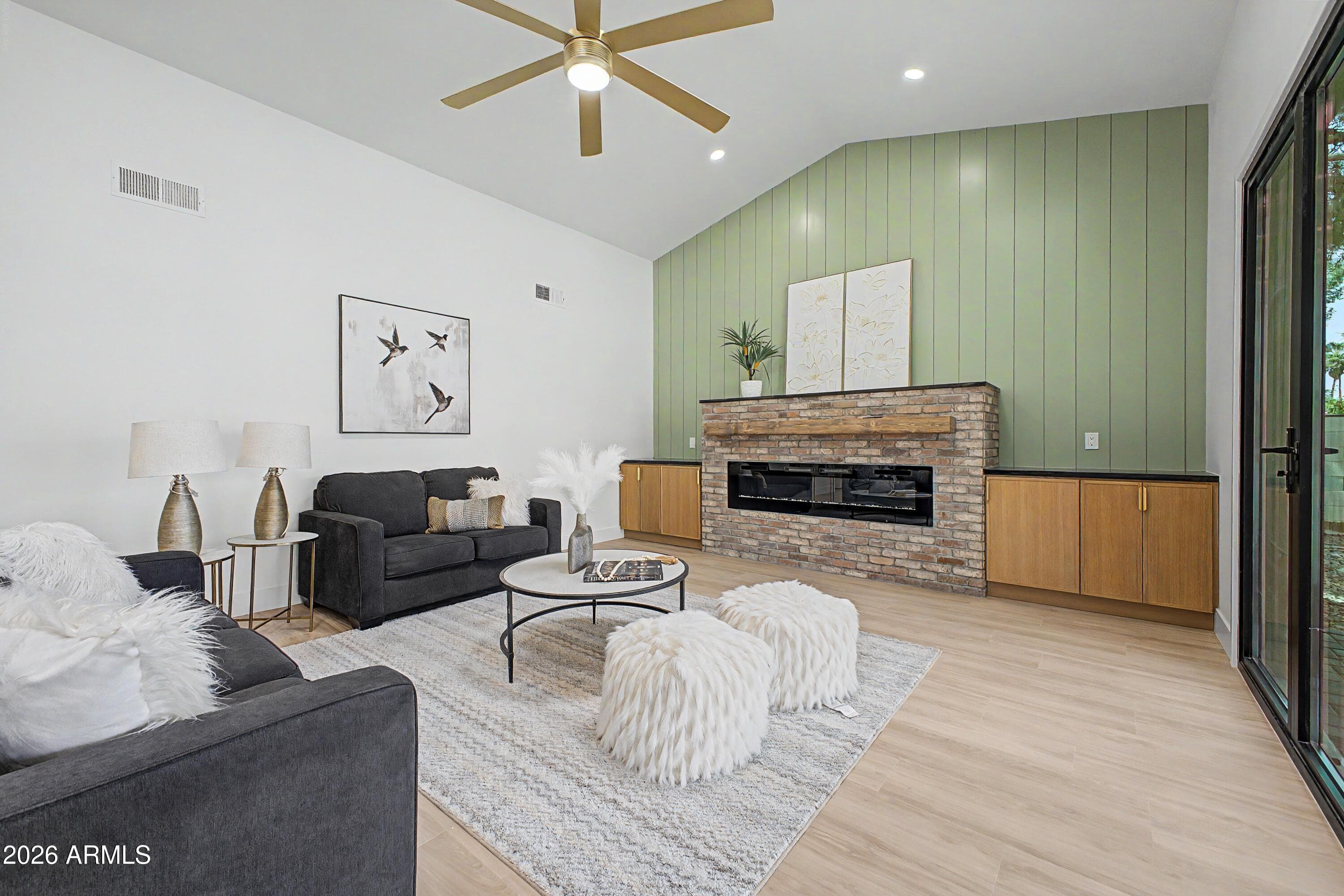 6002 E Winchcomb Dr — photo 2